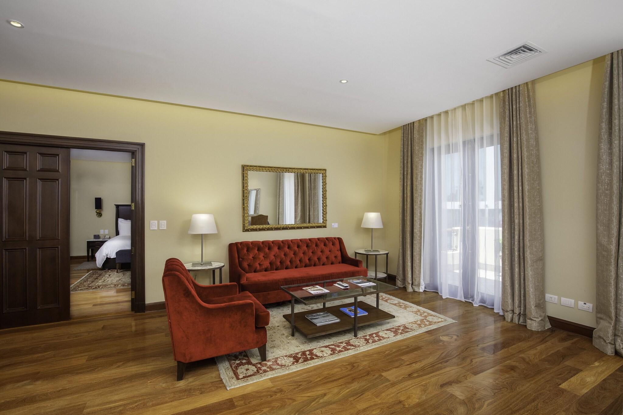 Suite Club with Views