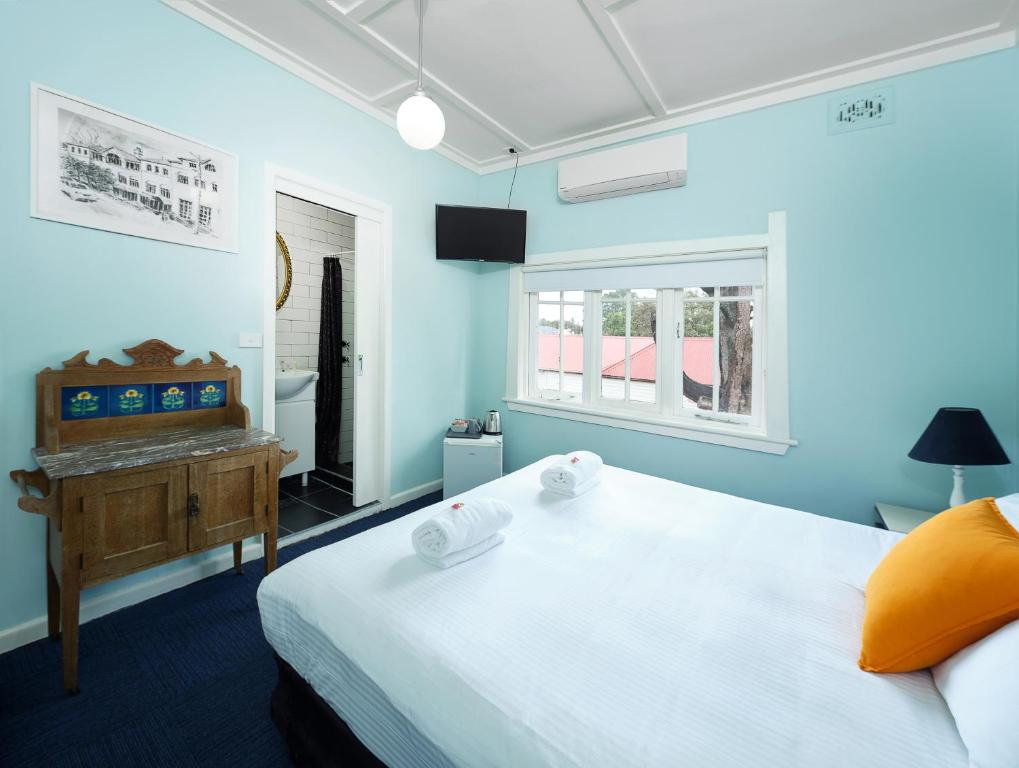 Double Queen Size Bed