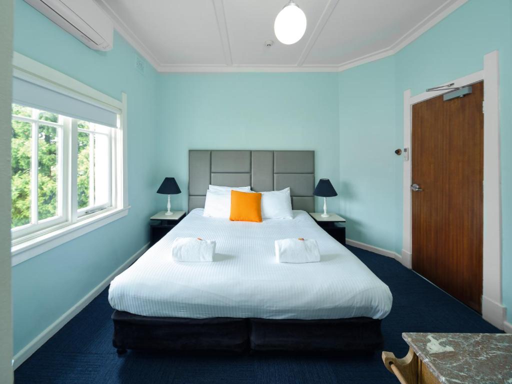 Double Queen Size Bed