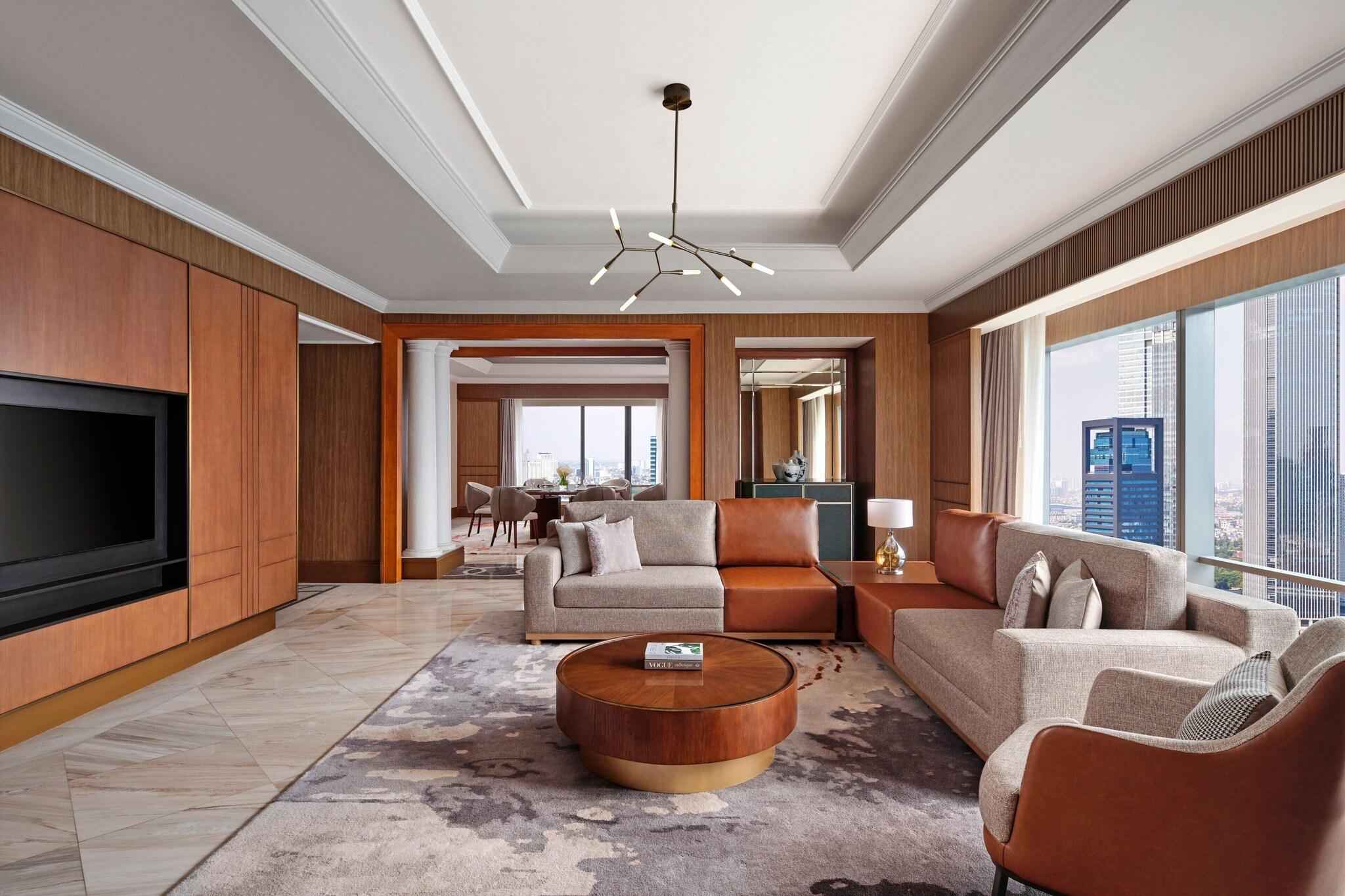 Suite Club City View