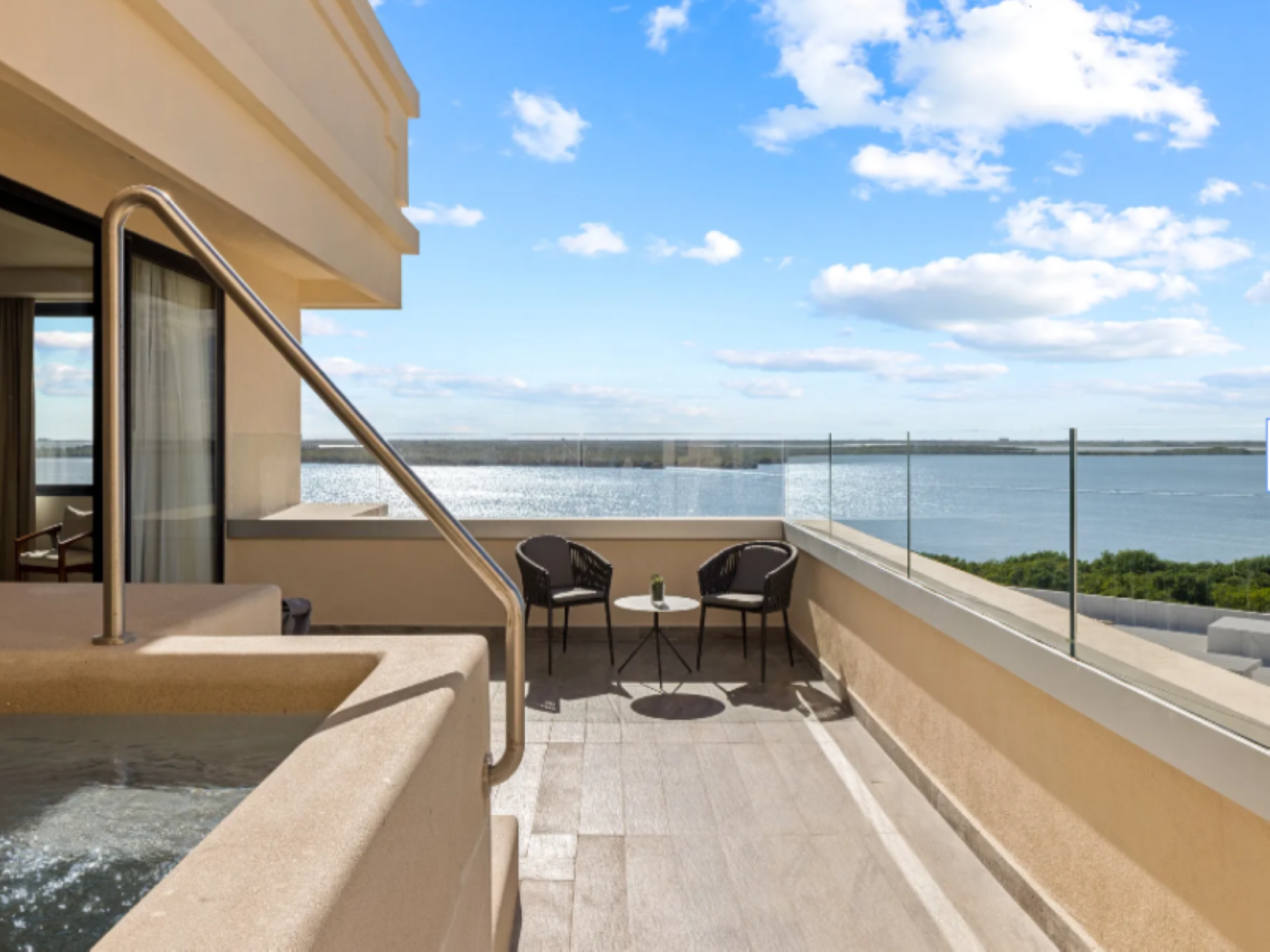 Suite Club with Views