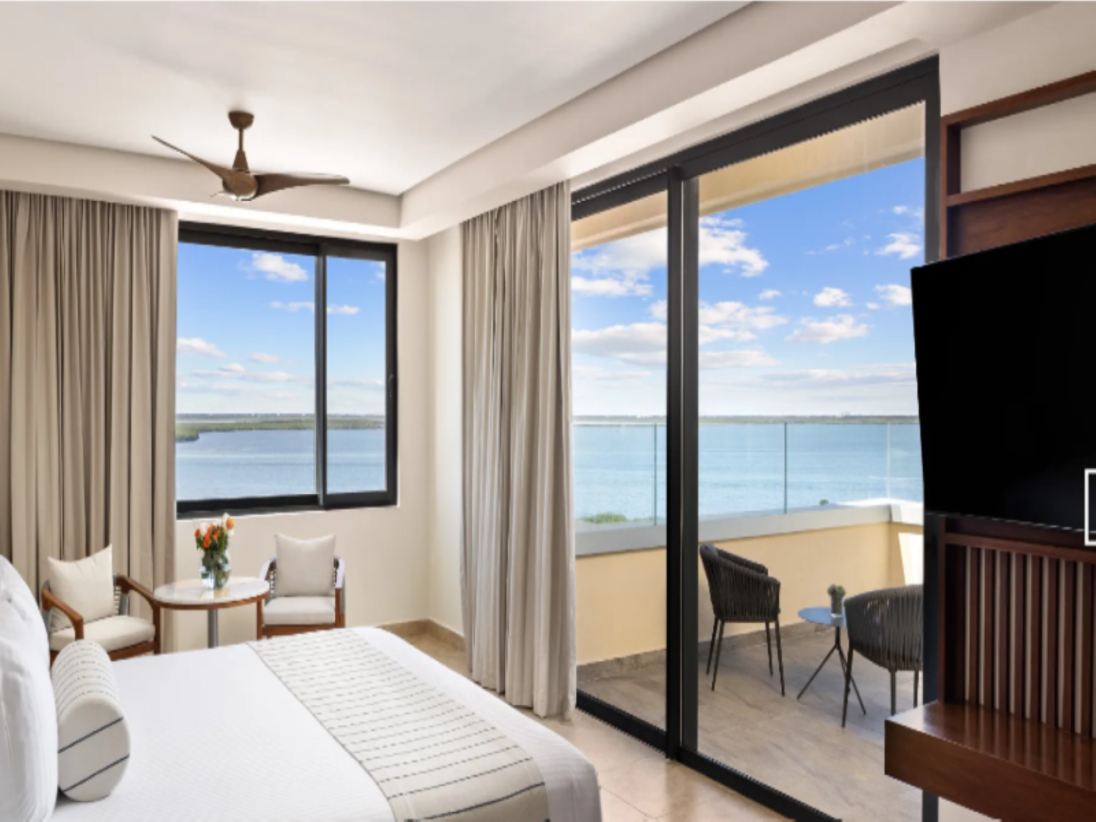 Suite Club with Views