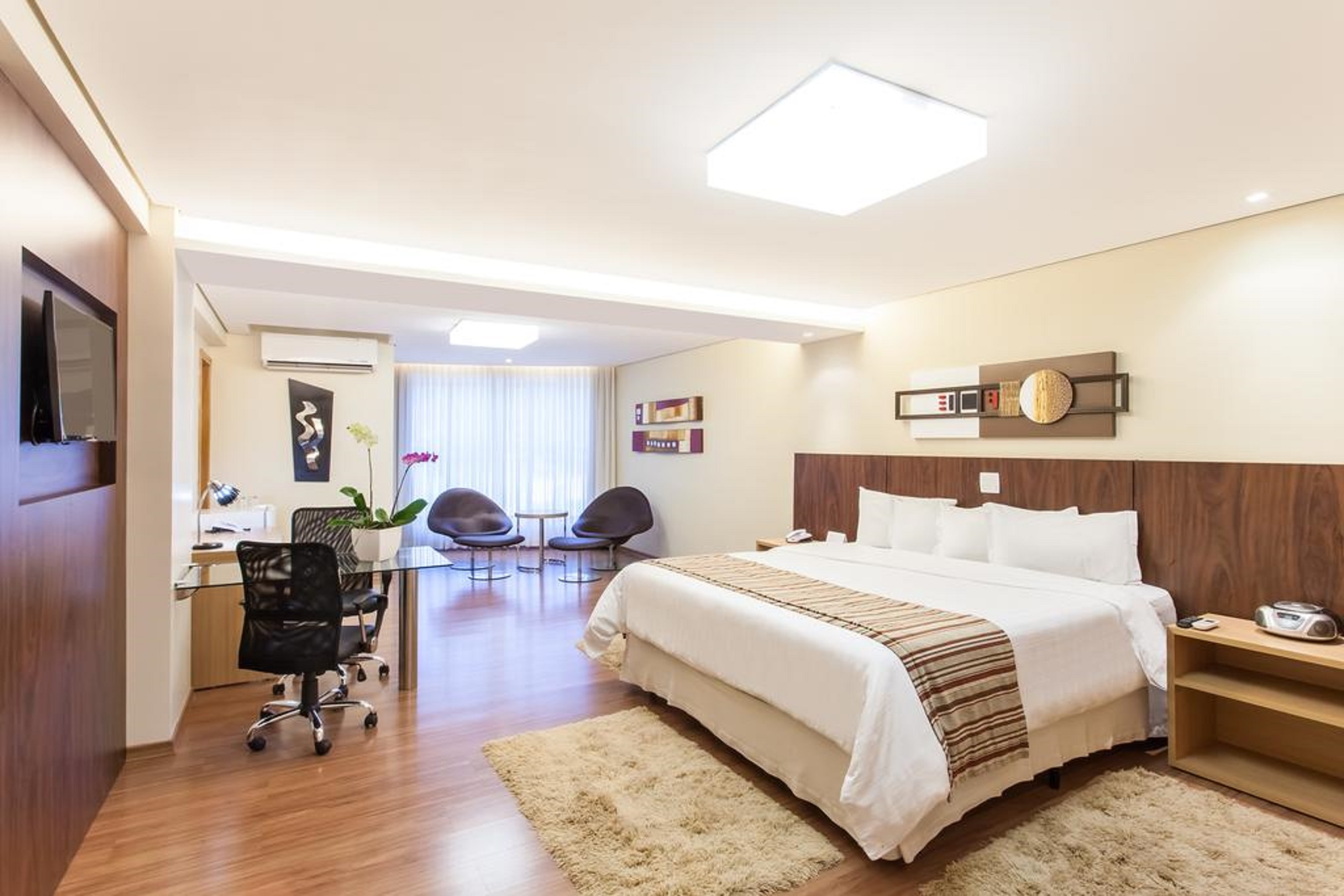 Suite Queen Size Bed