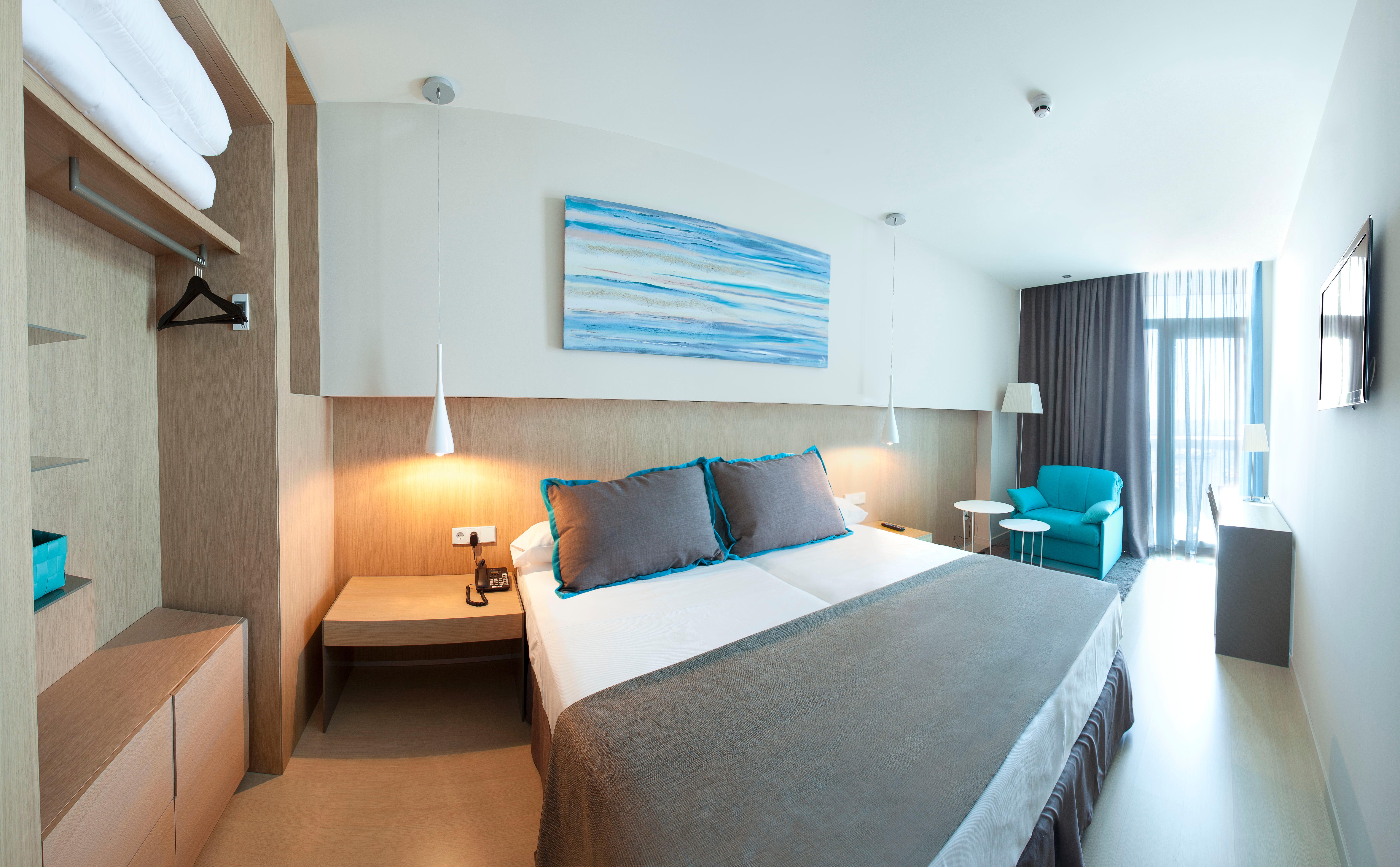 Room Connecting Room