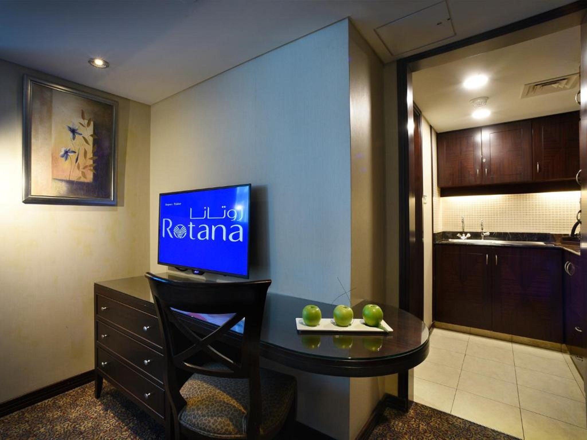 Studio City View King Bed