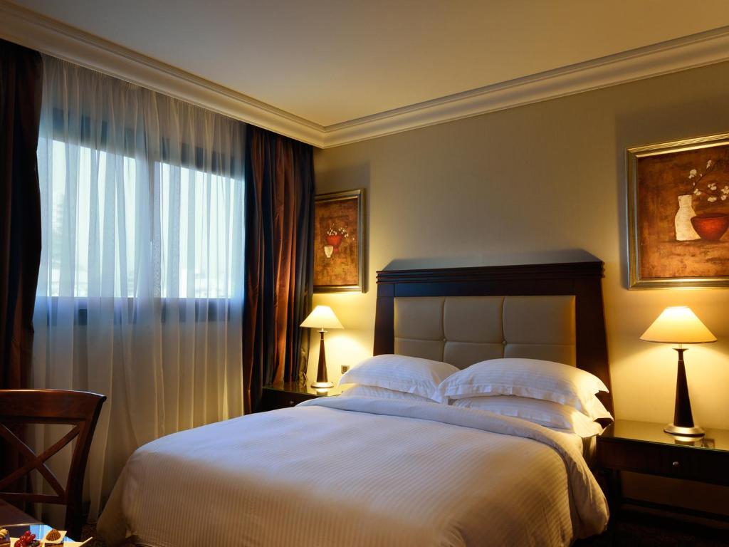 Studio City View King Bed