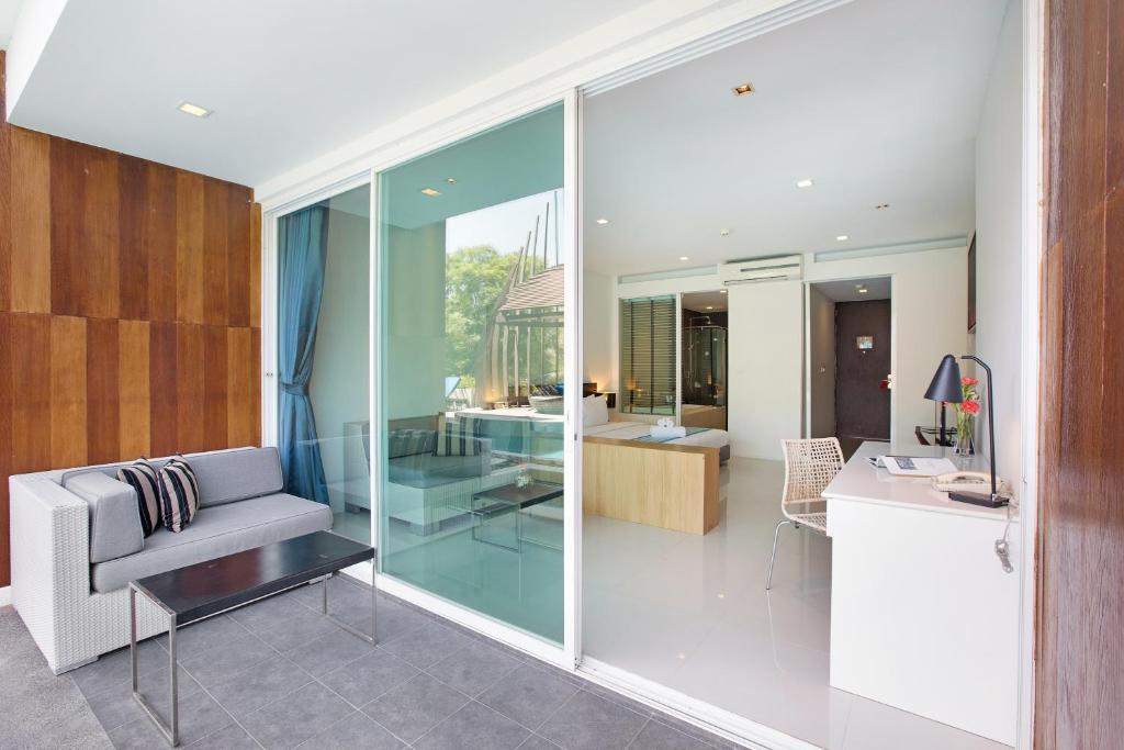 Double or Twin Deluxe Pool View