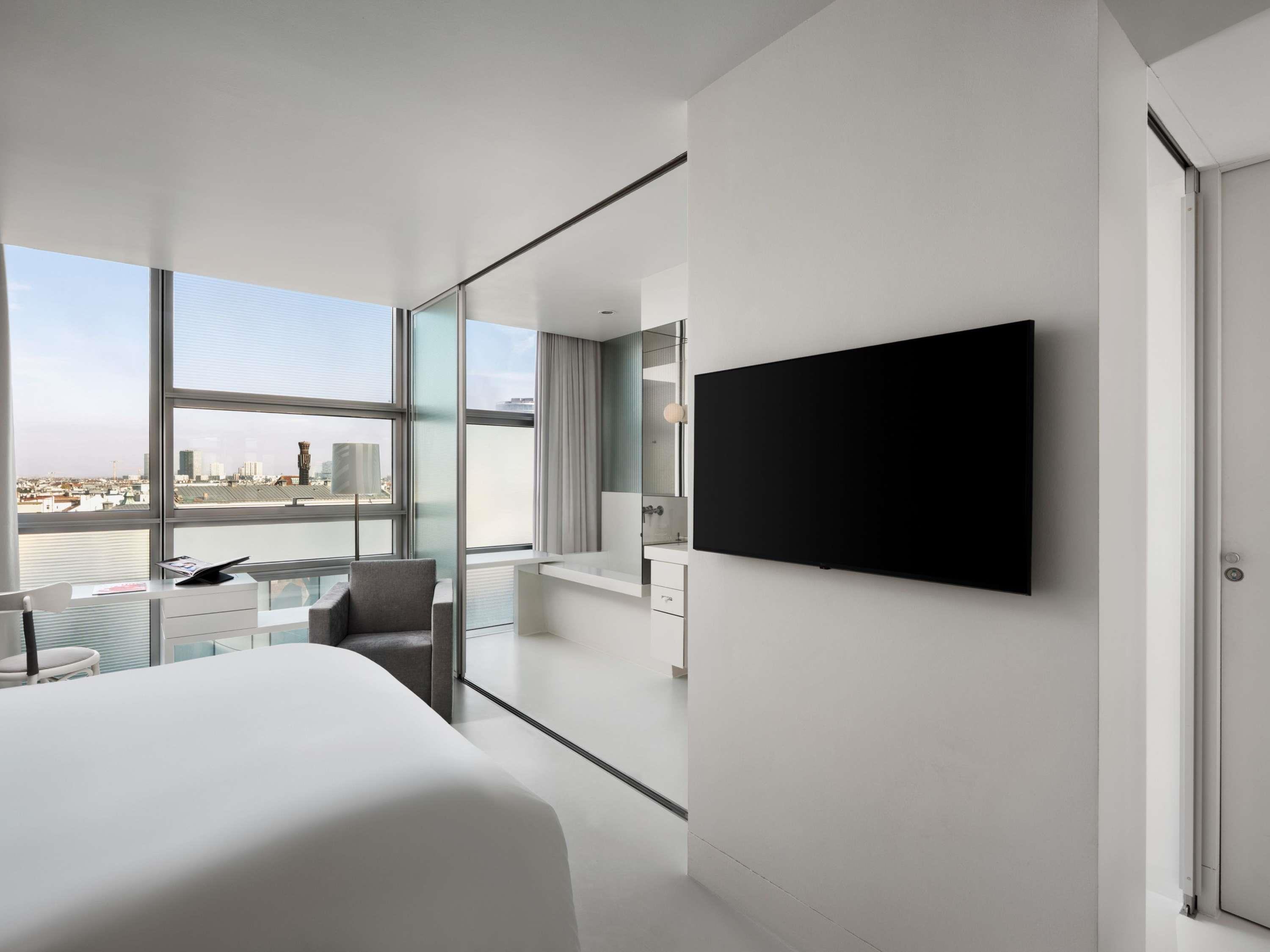 Double Classic Queen Bed