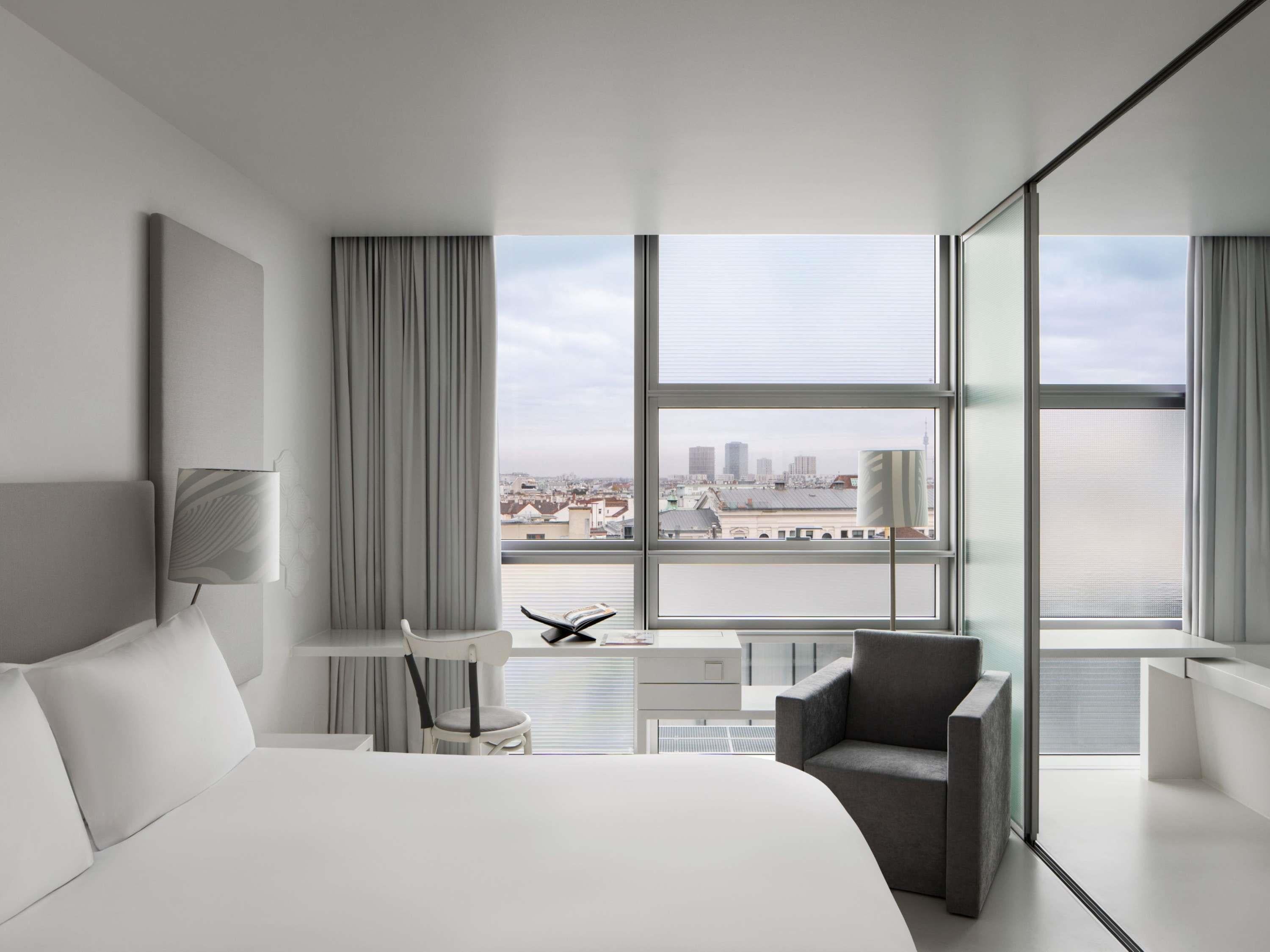 Double Classic Queen Bed