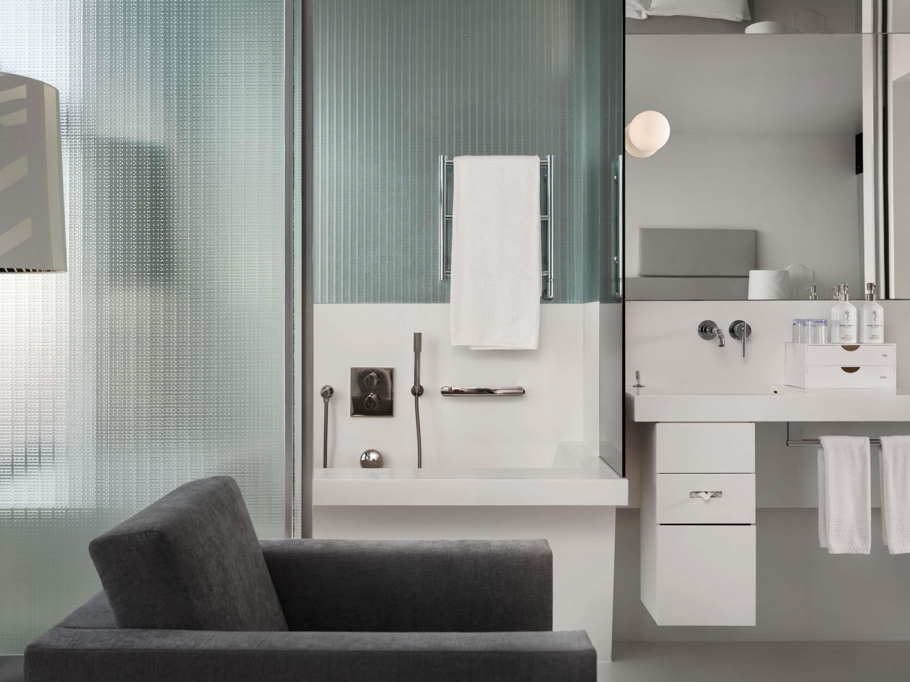 Double Classic Queen Bed