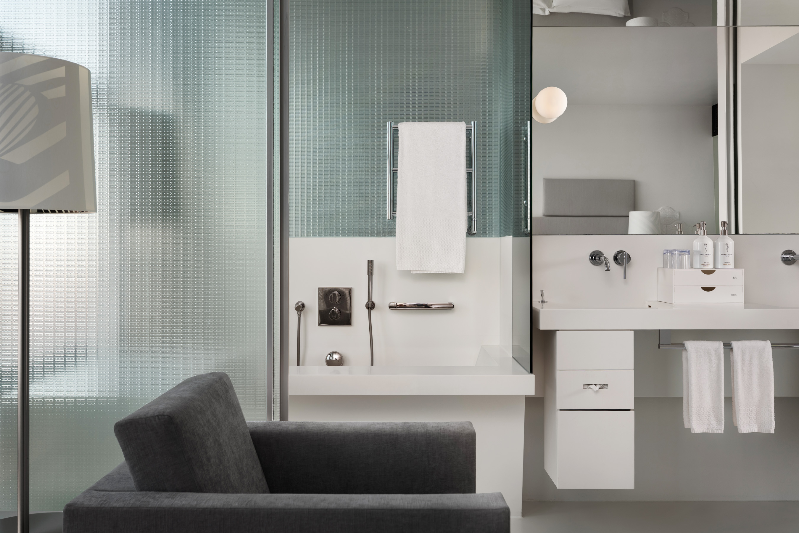 Double Classic Queen Bed