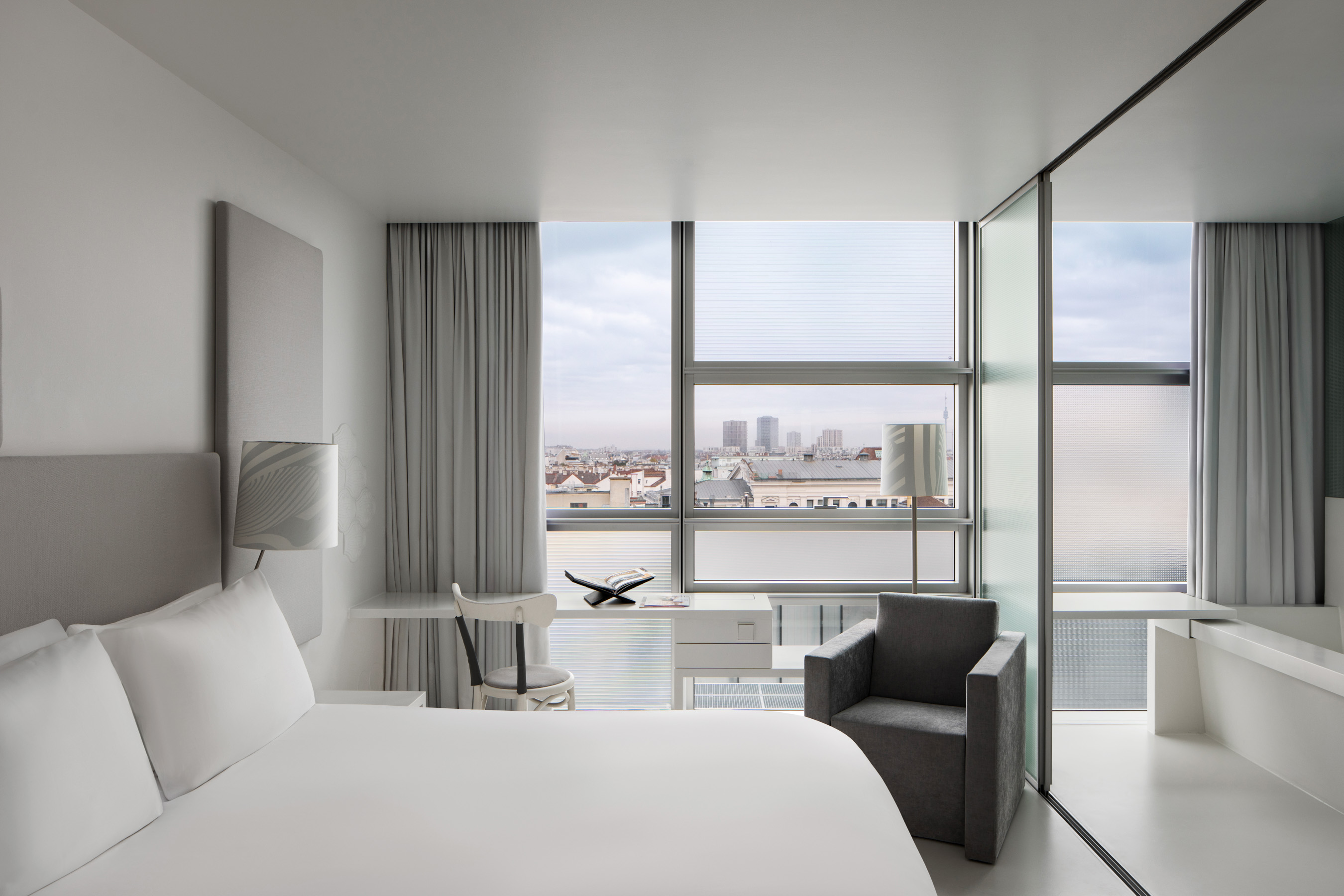 Double Classic Queen Bed