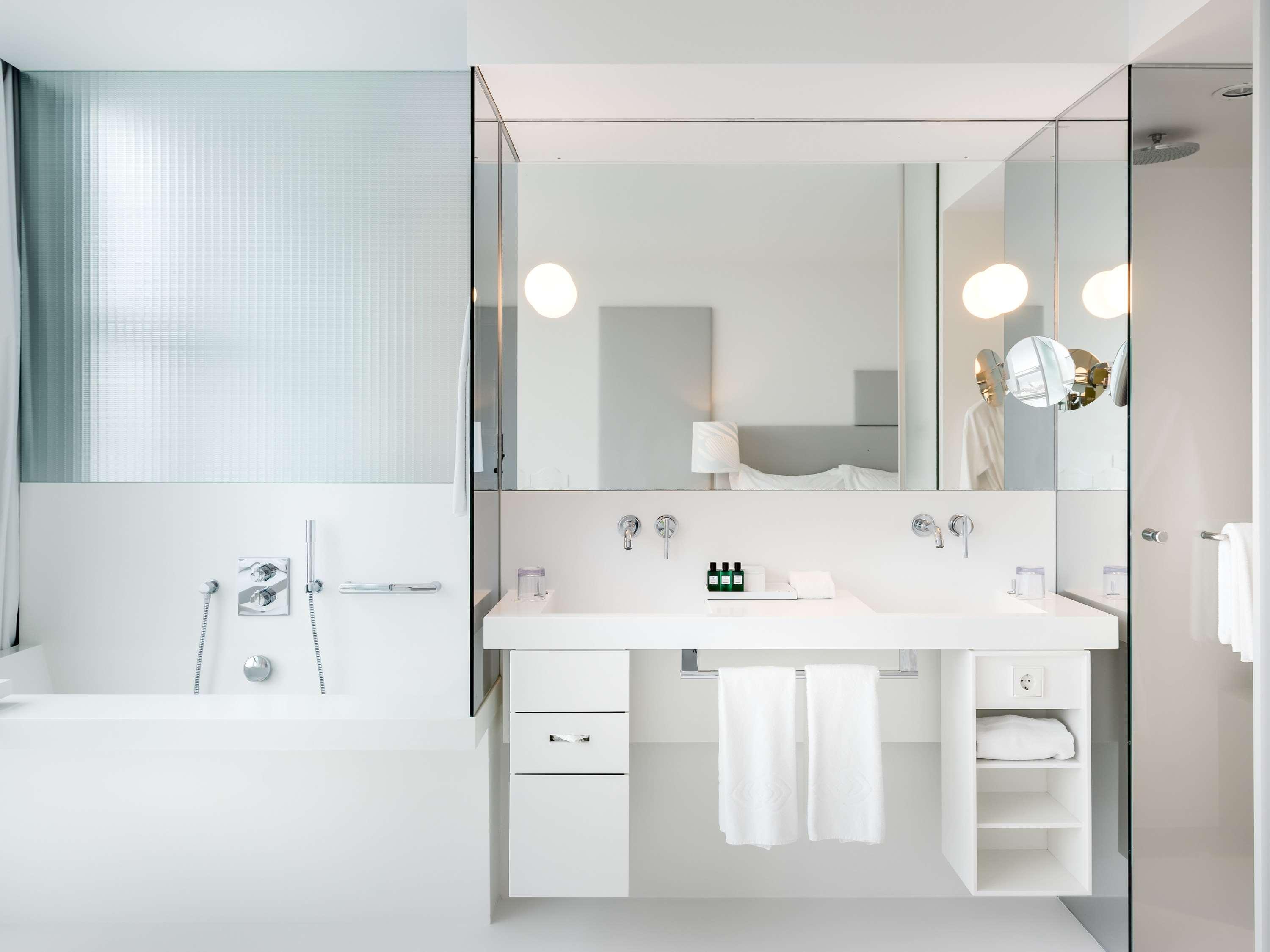 Double Queen Size Bed