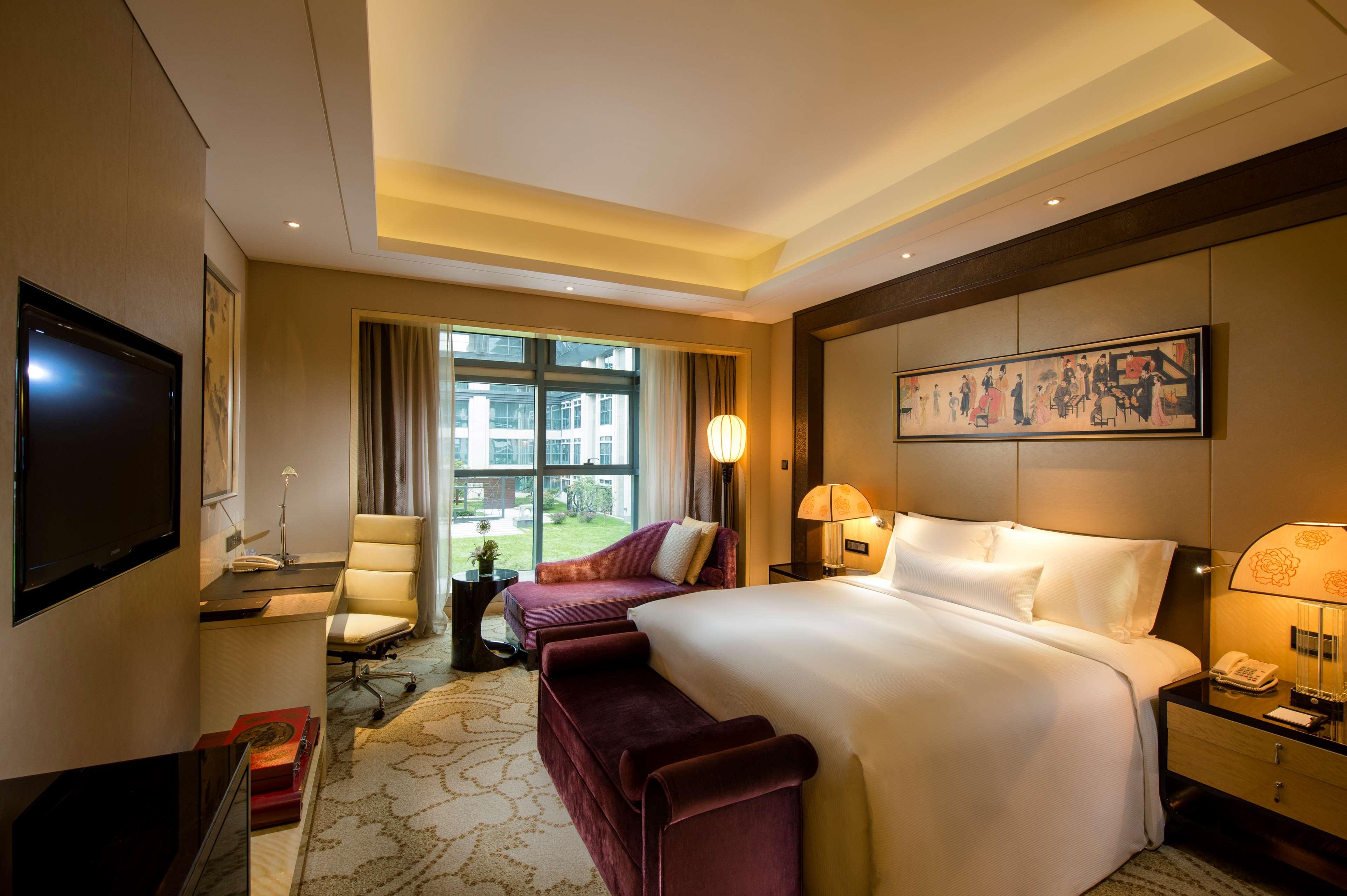 Double Deluxe King Bed