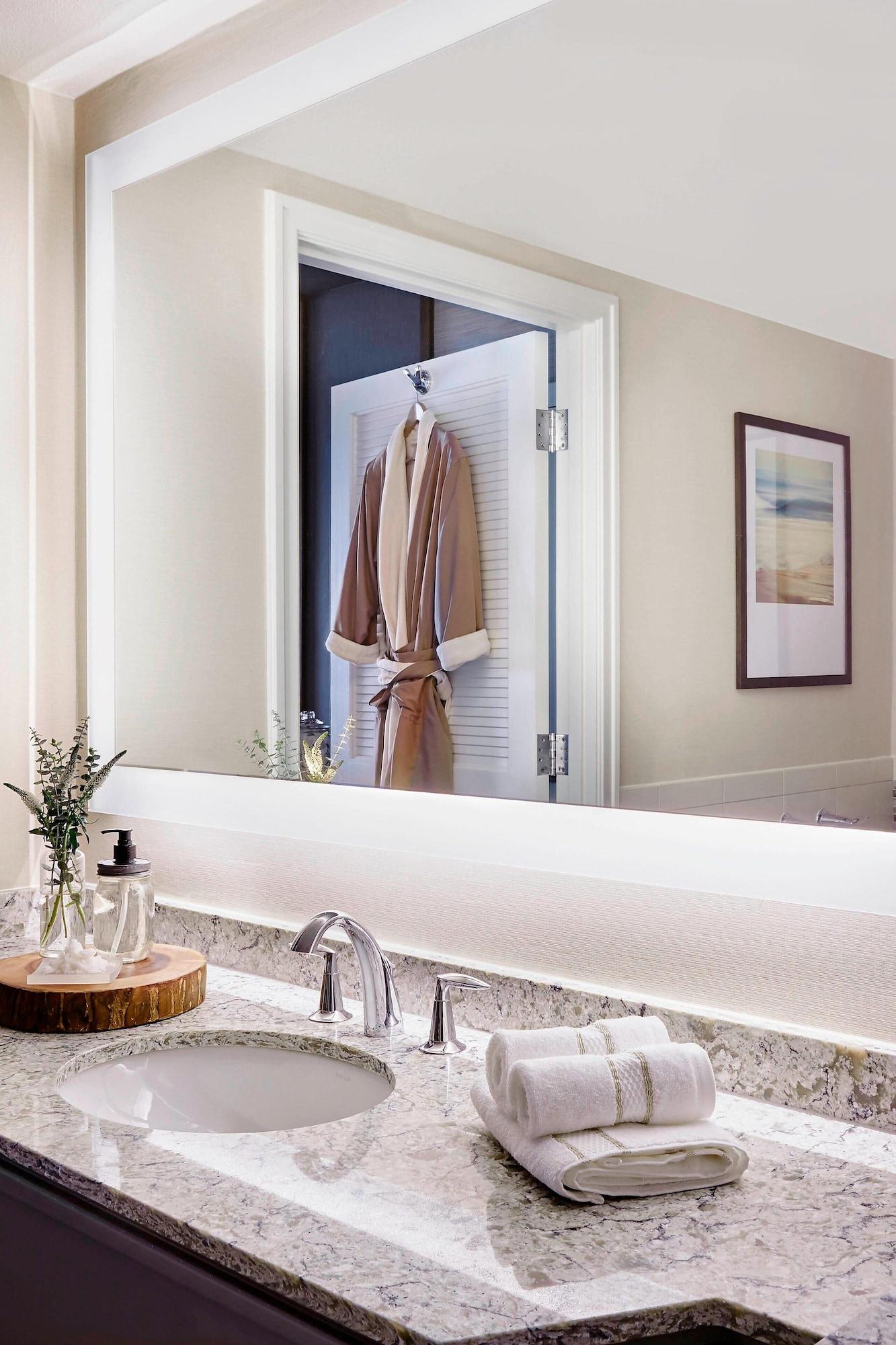 Double Bay View King Bed