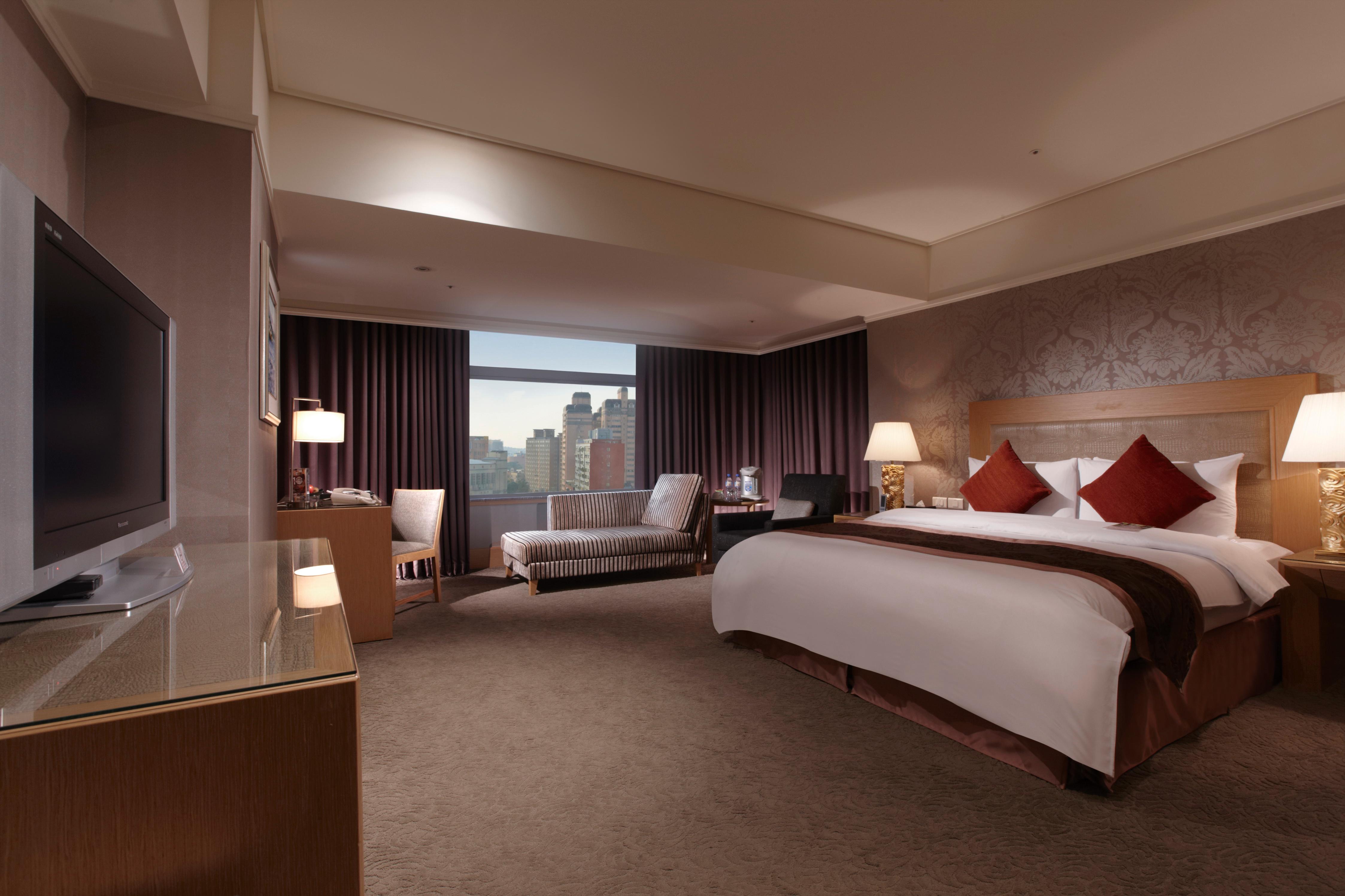 Double Deluxe King Bed