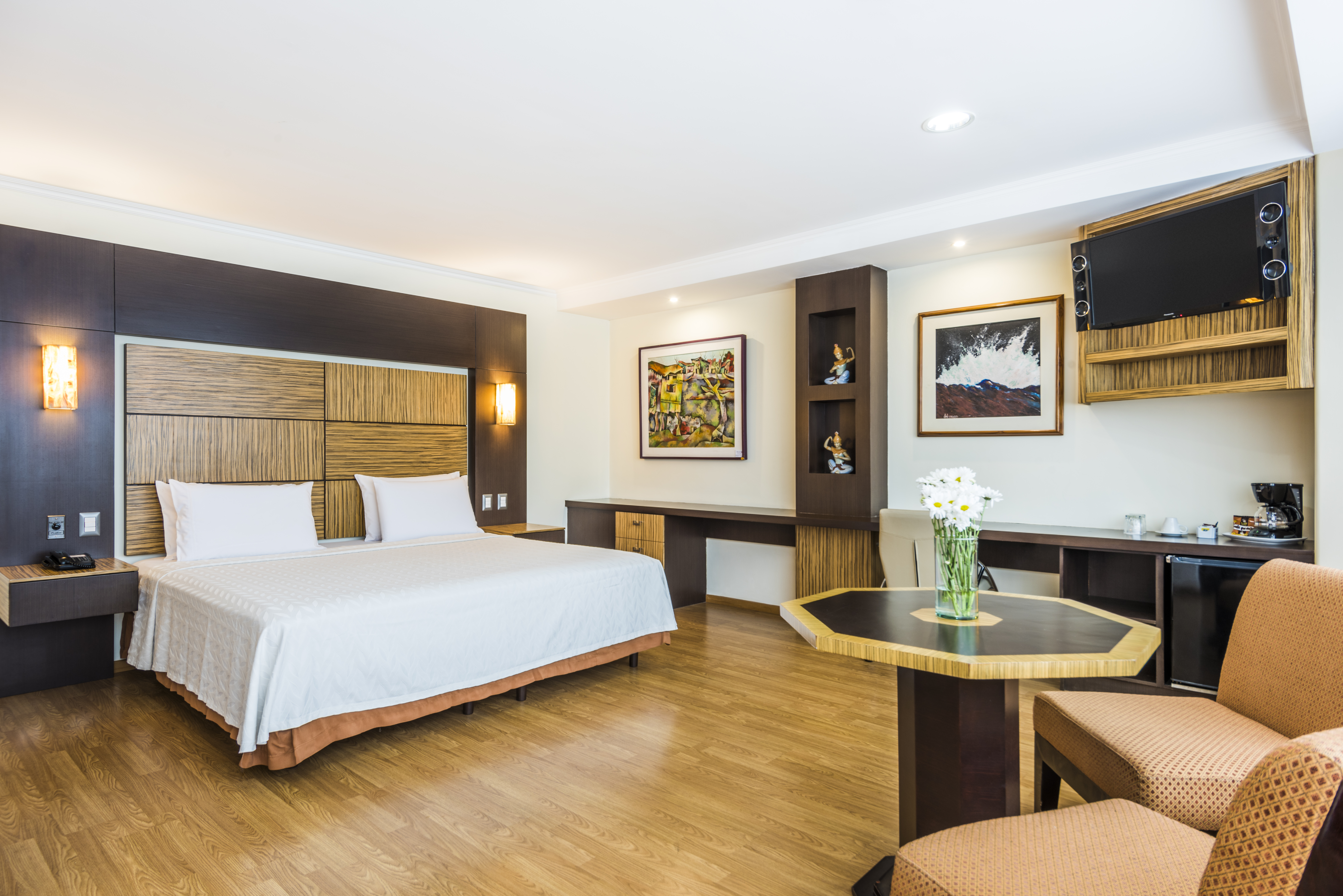 Double Deluxe City View King Bed