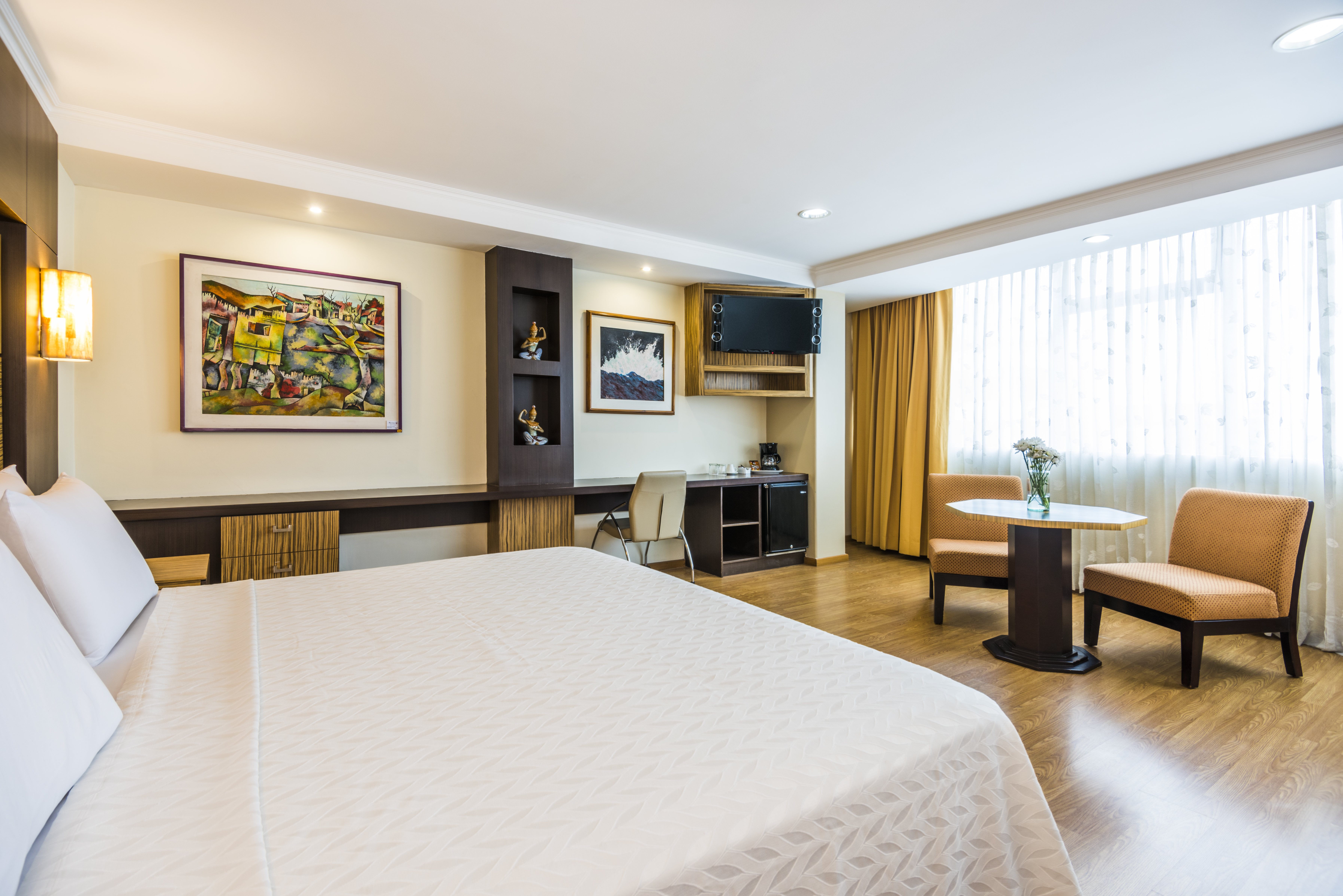 Double Deluxe City View King Bed