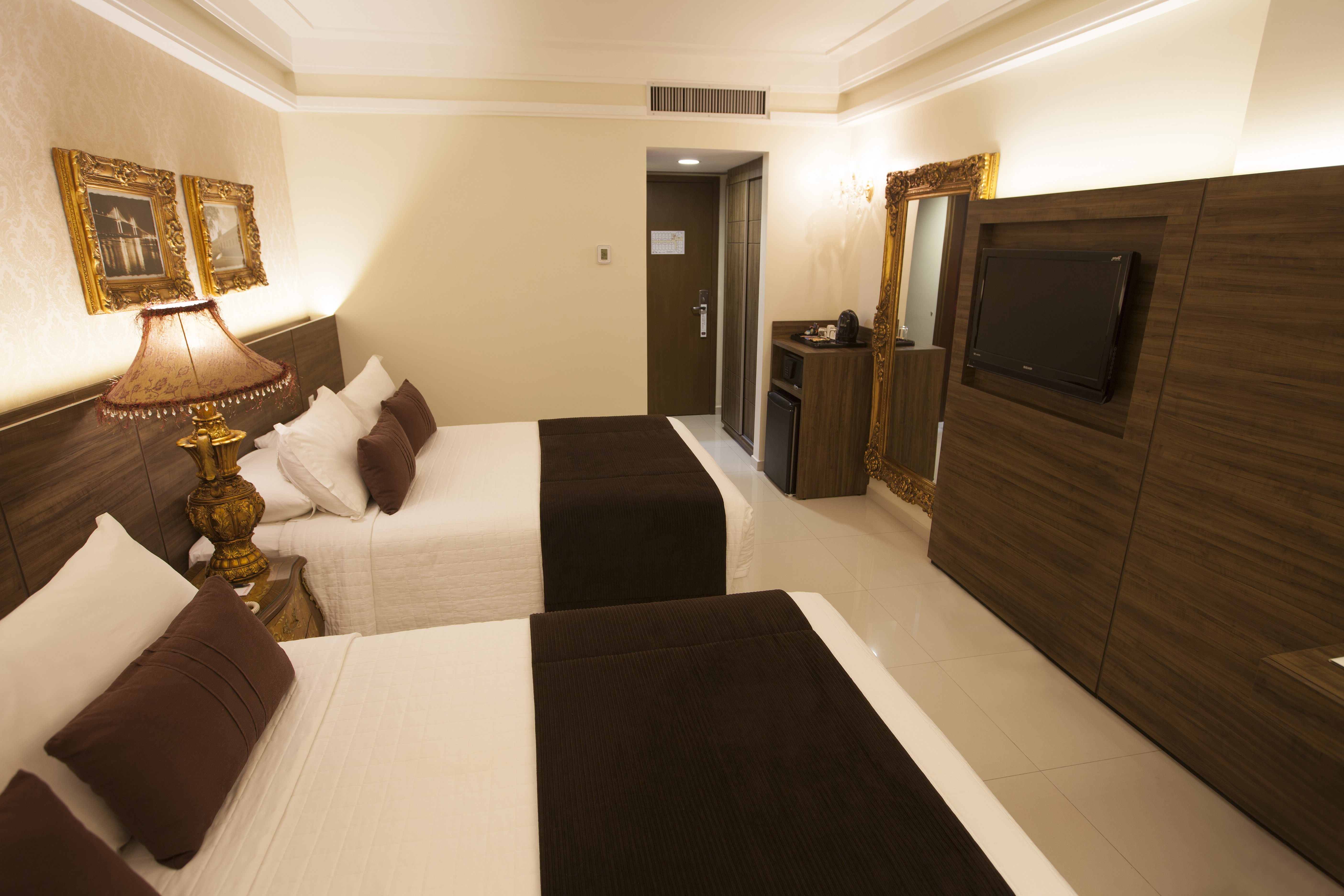 Single Luxury Partial Ocean View