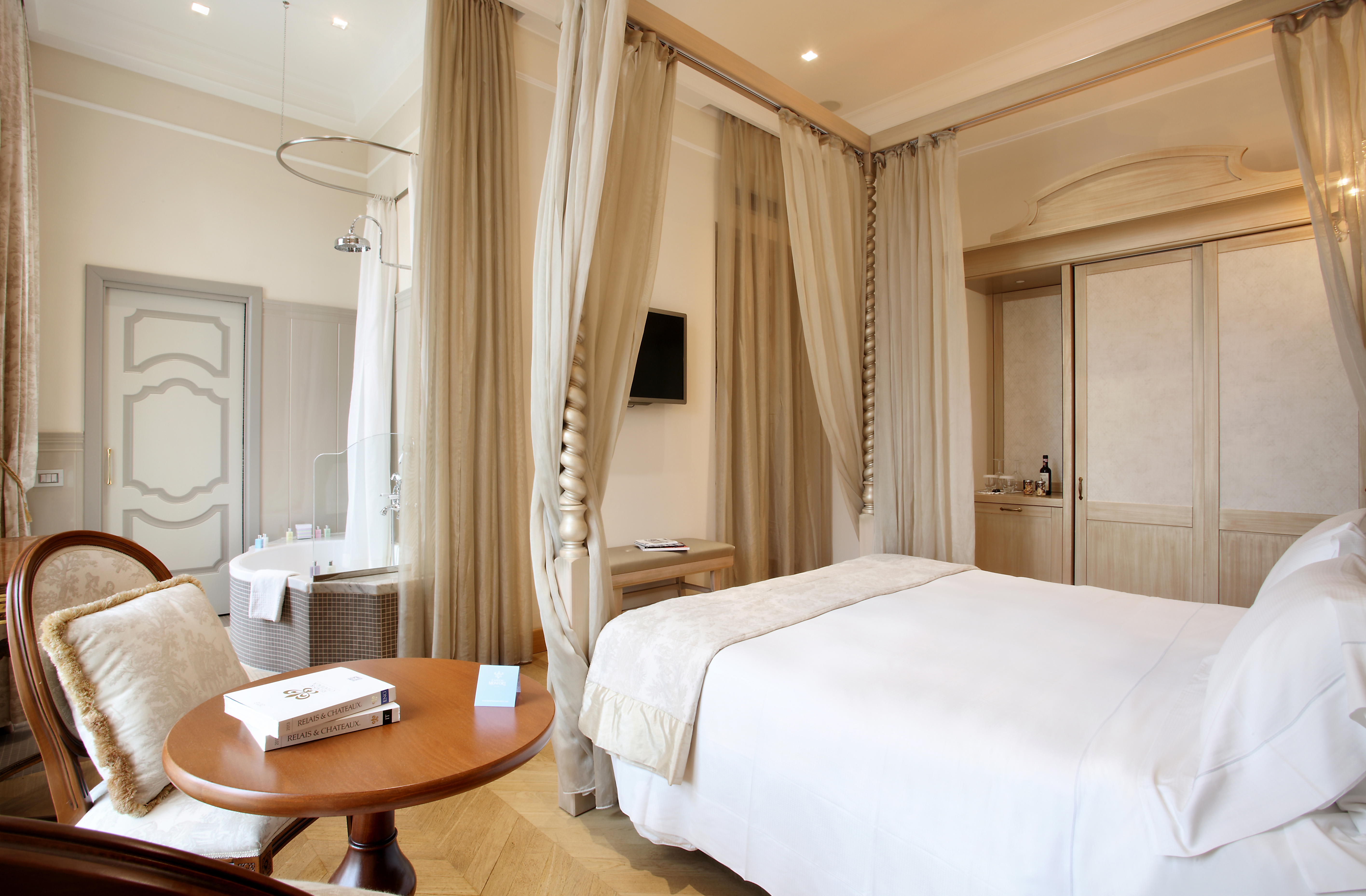 Double Single Executive