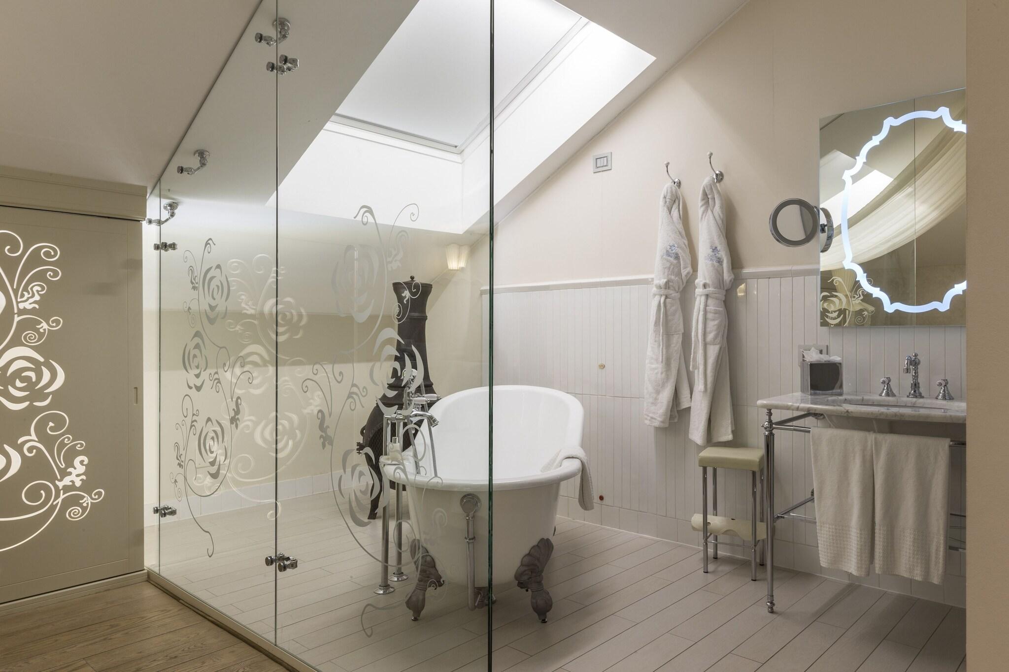 Suite Queen Size Bed