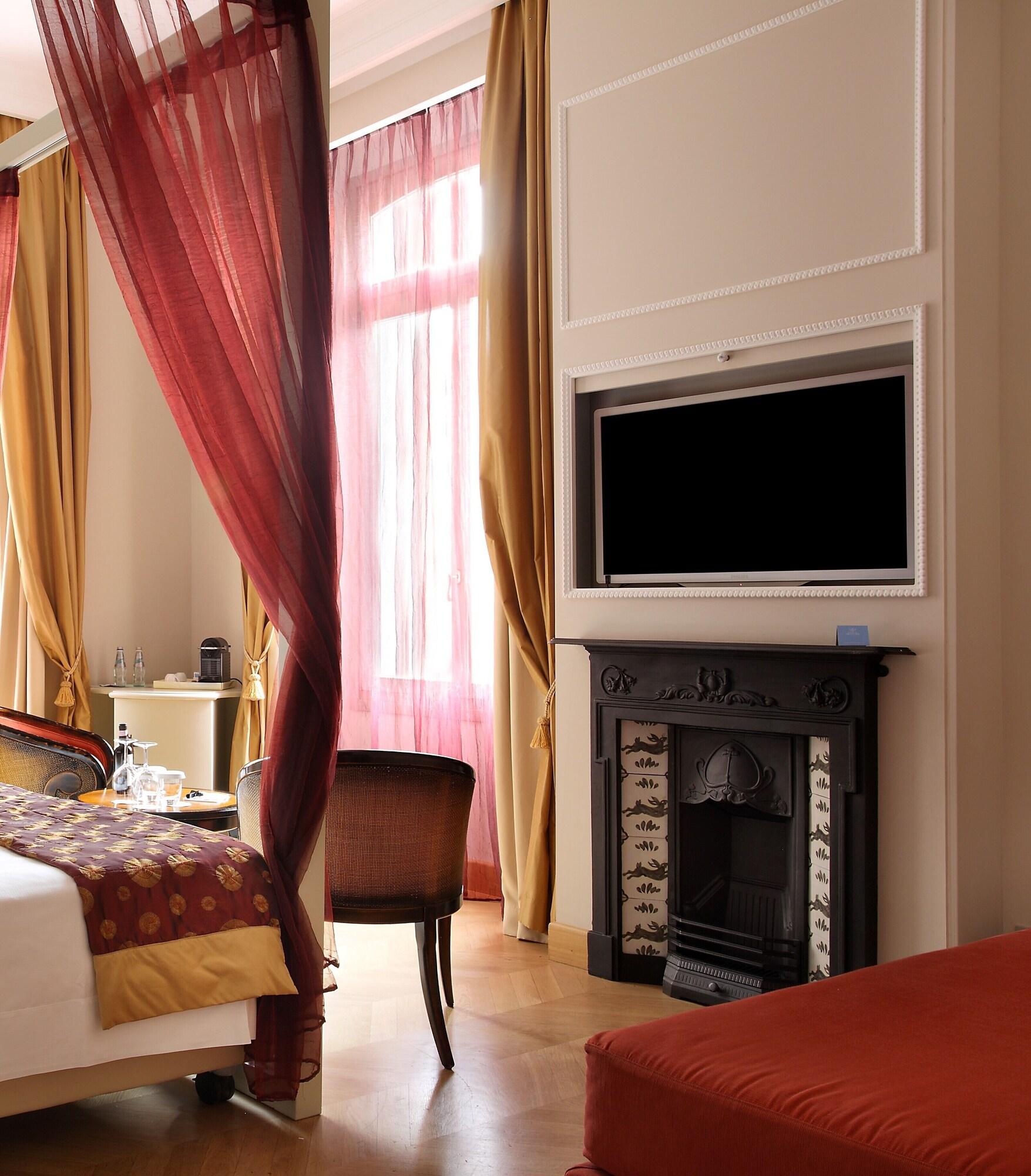 Triple Deluxe Queen Bed