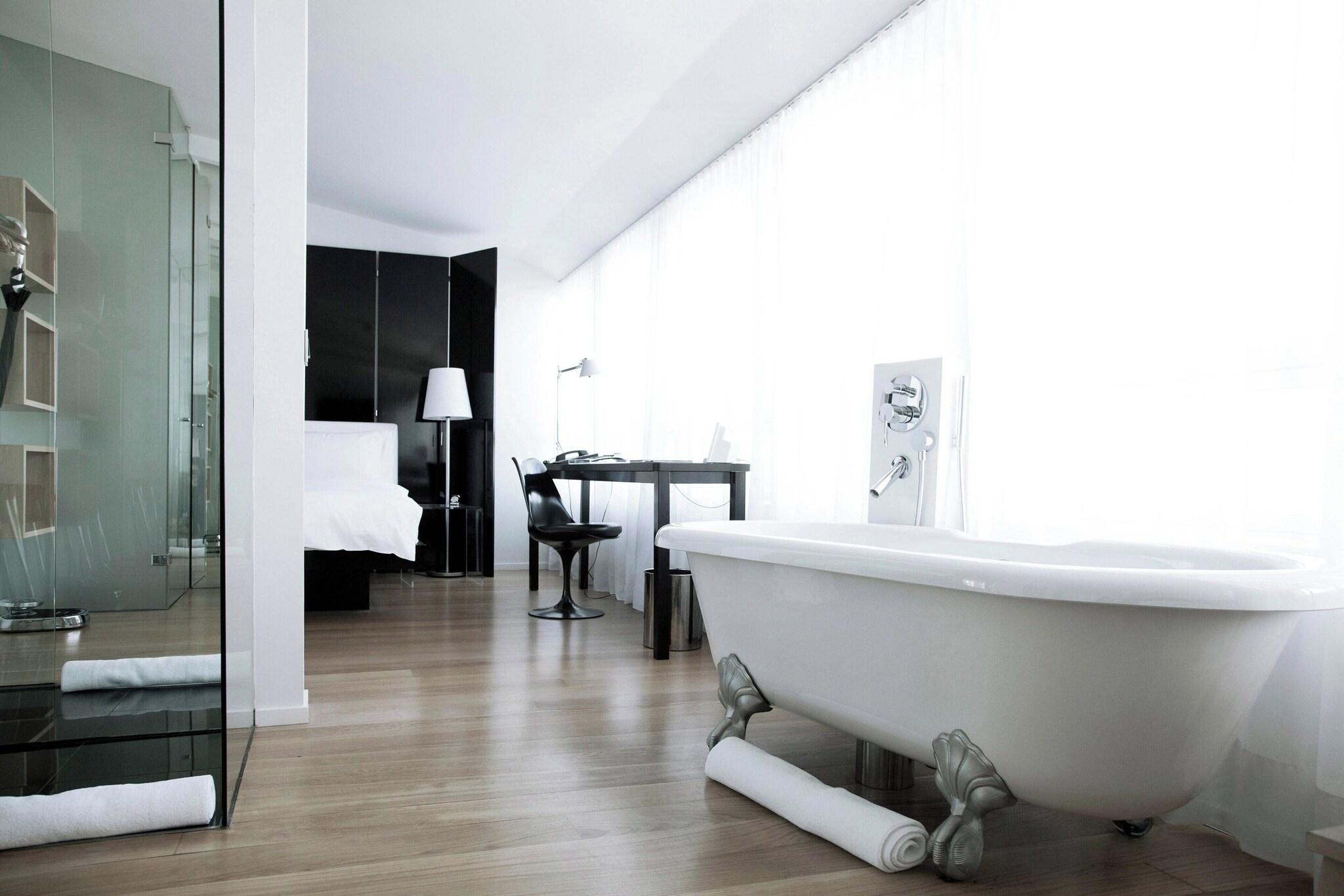 Suite King Size Bed