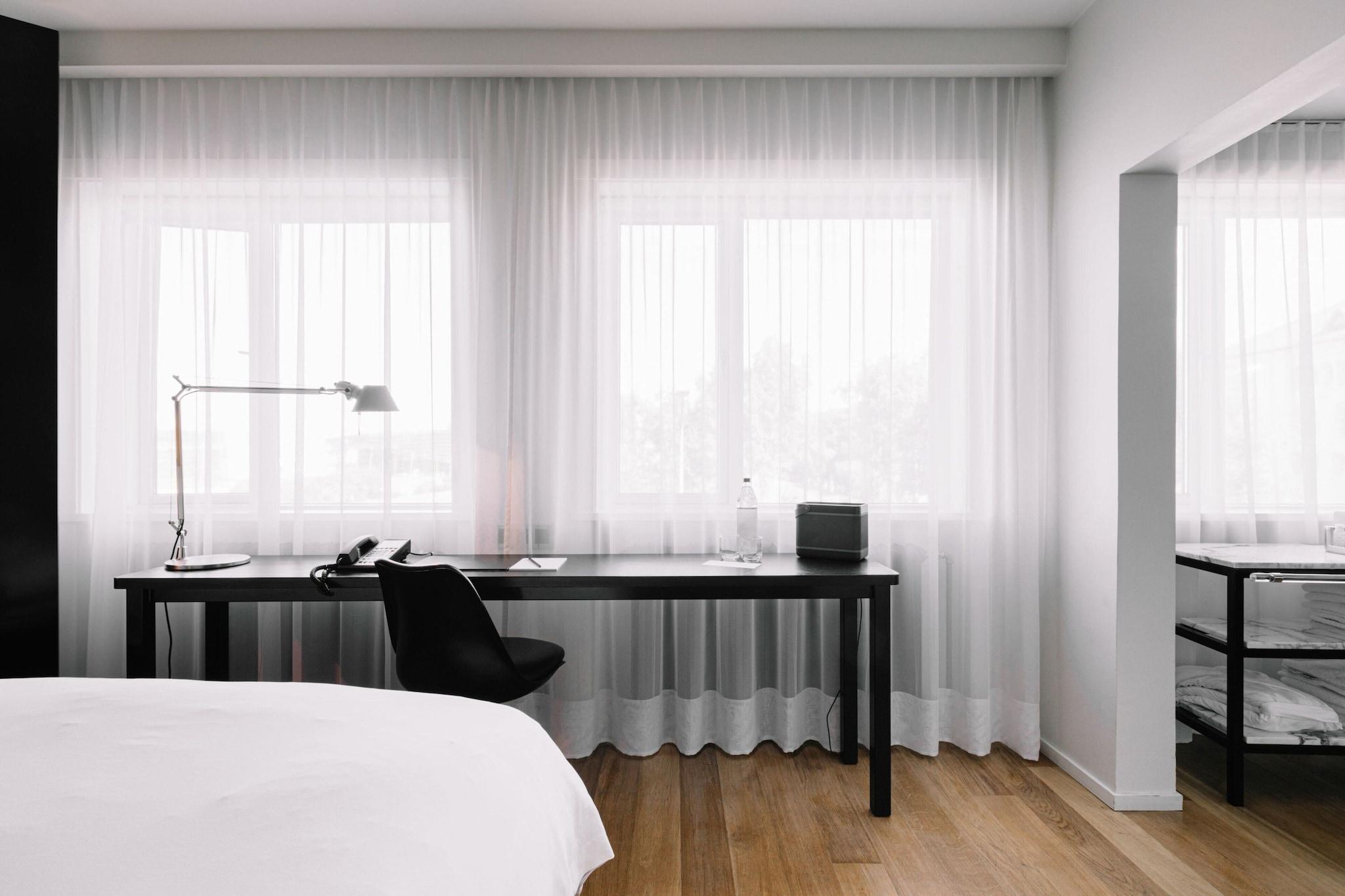 Double Queen Size Bed