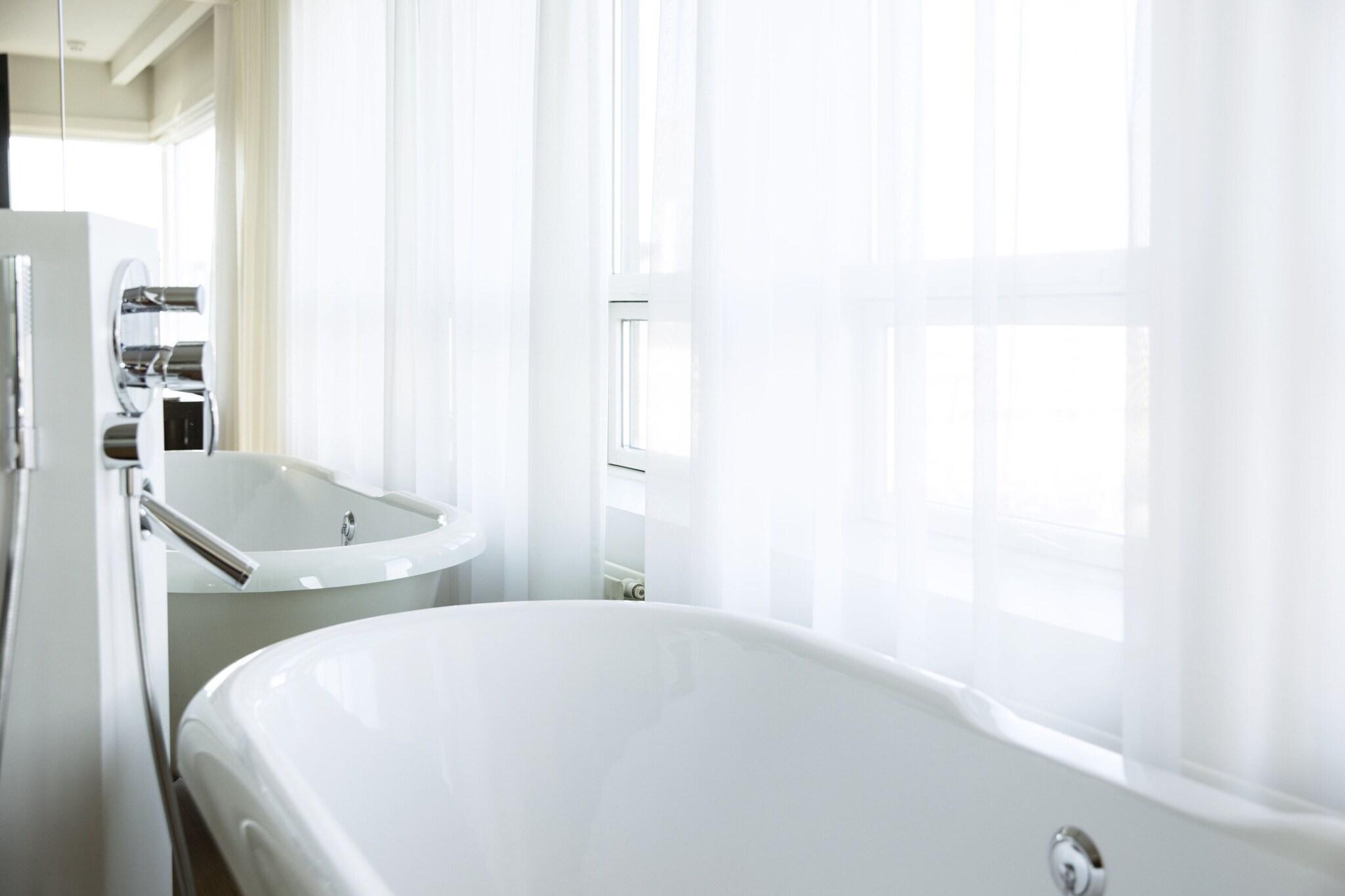 Double Deluxe King Bed