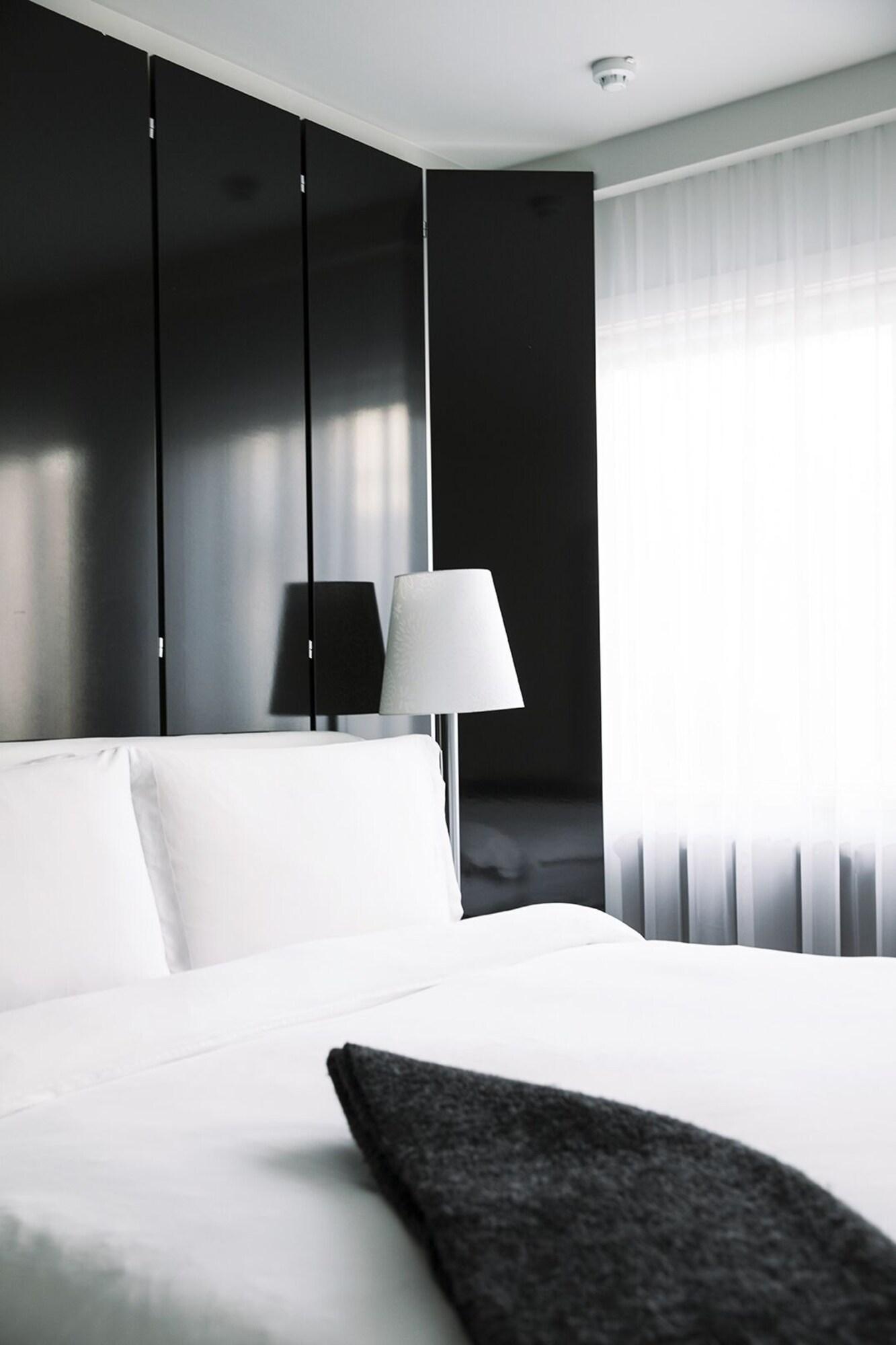 Double Queen Size Bed