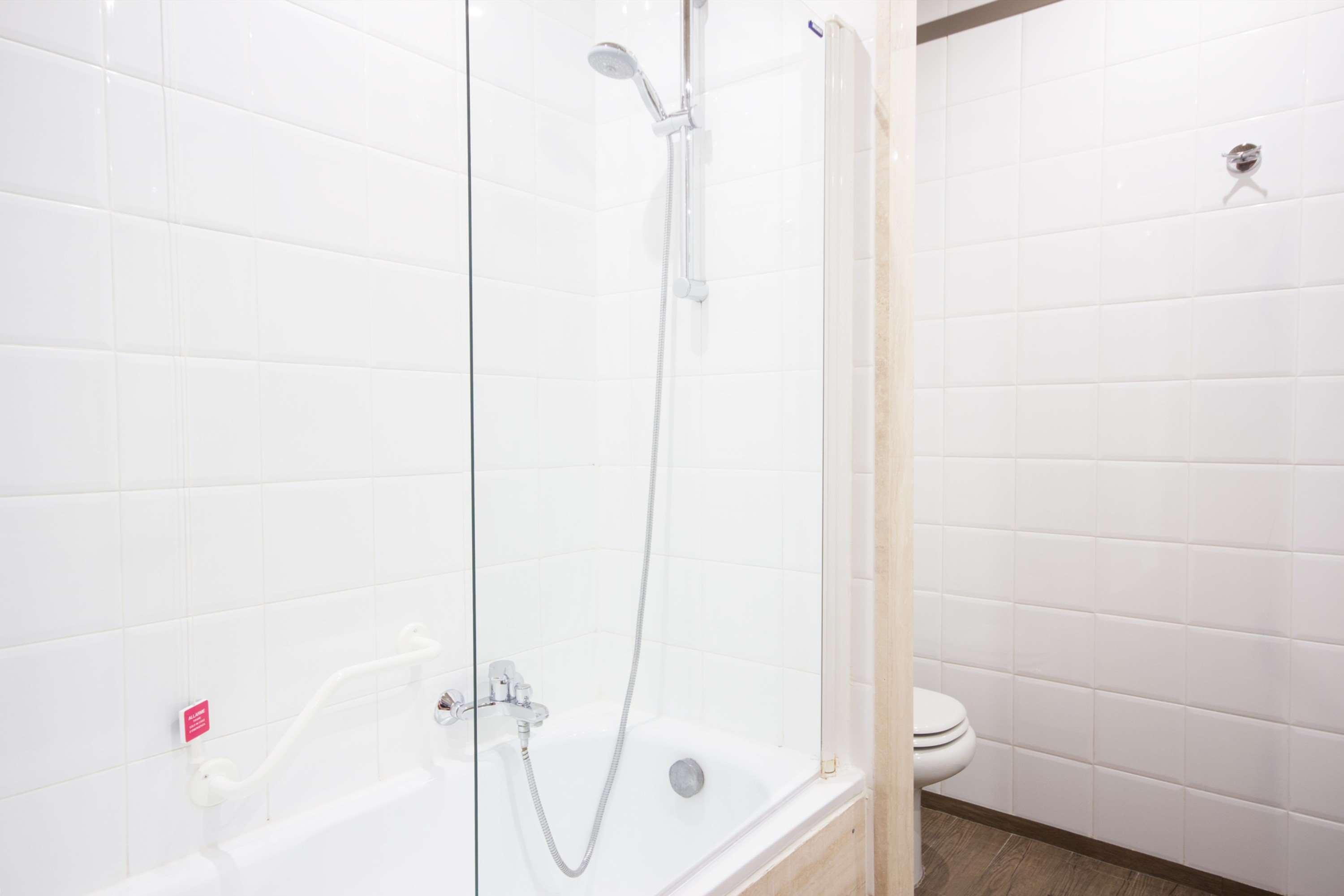 Double King Bed Non Smoking