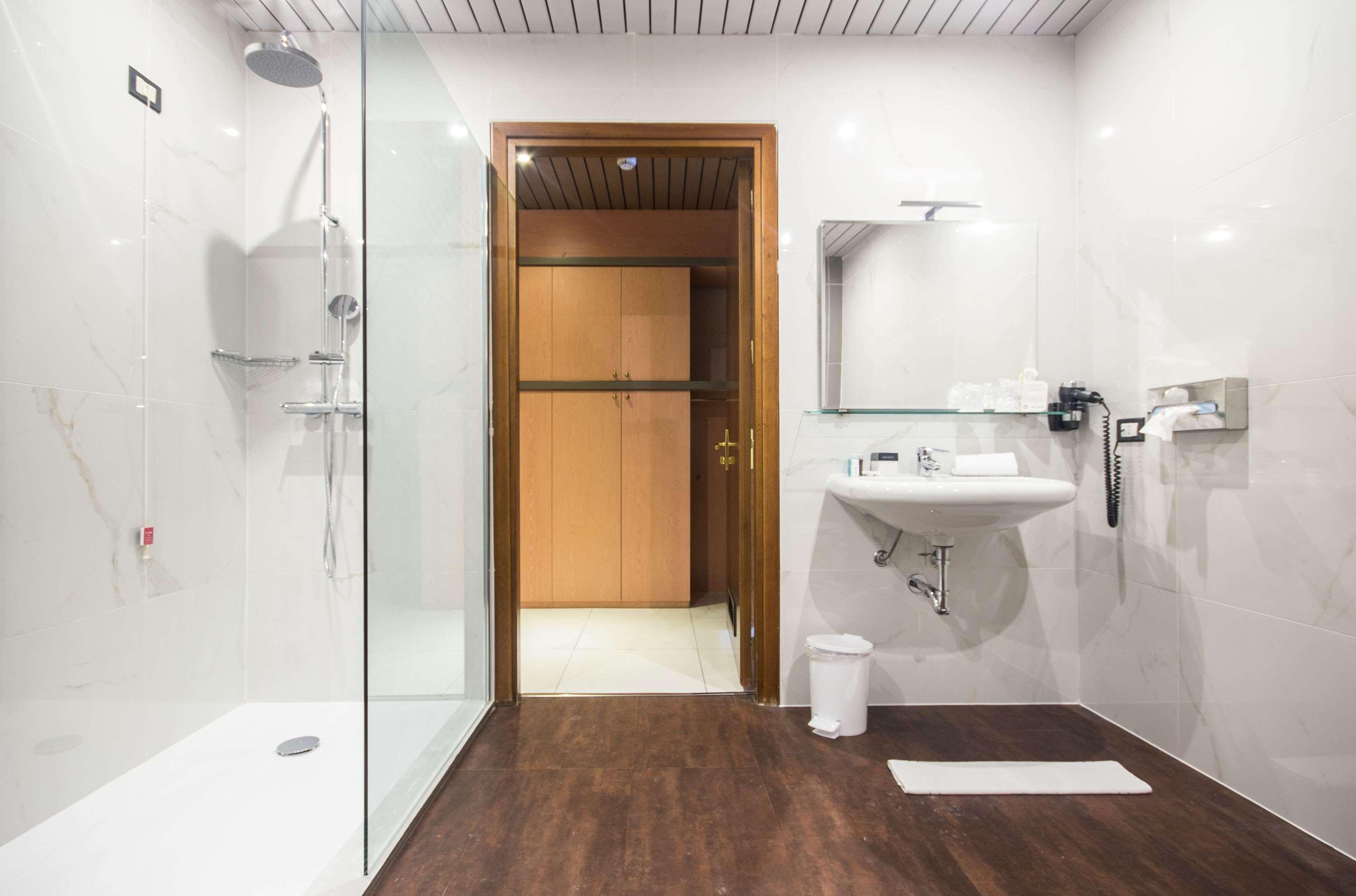 Double Queen Bed Non Smoking