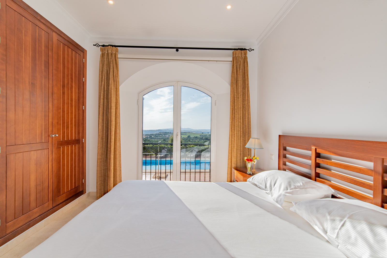 Villa Four Bedrooms Three Bathrooms