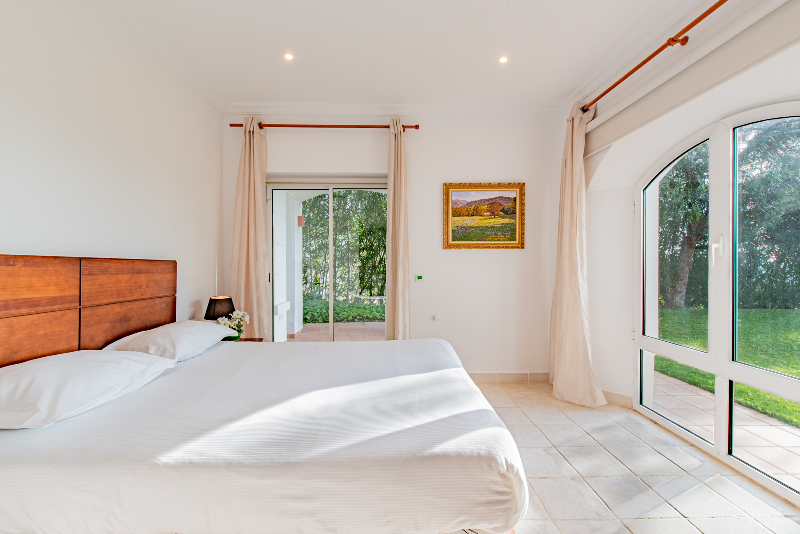 Villa Four Bedrooms Three Bathrooms