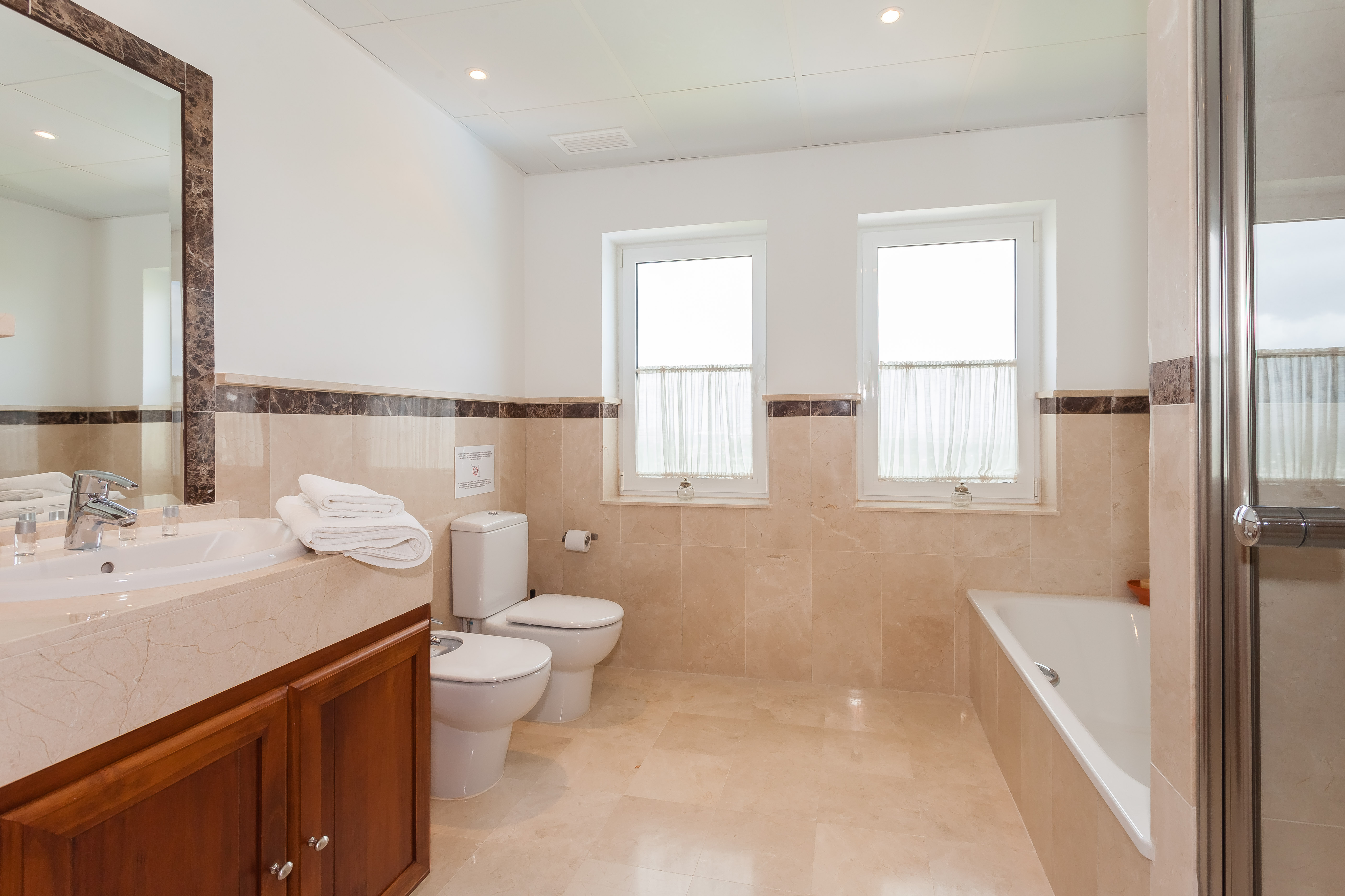 Villa Four Bedrooms Three Bathrooms