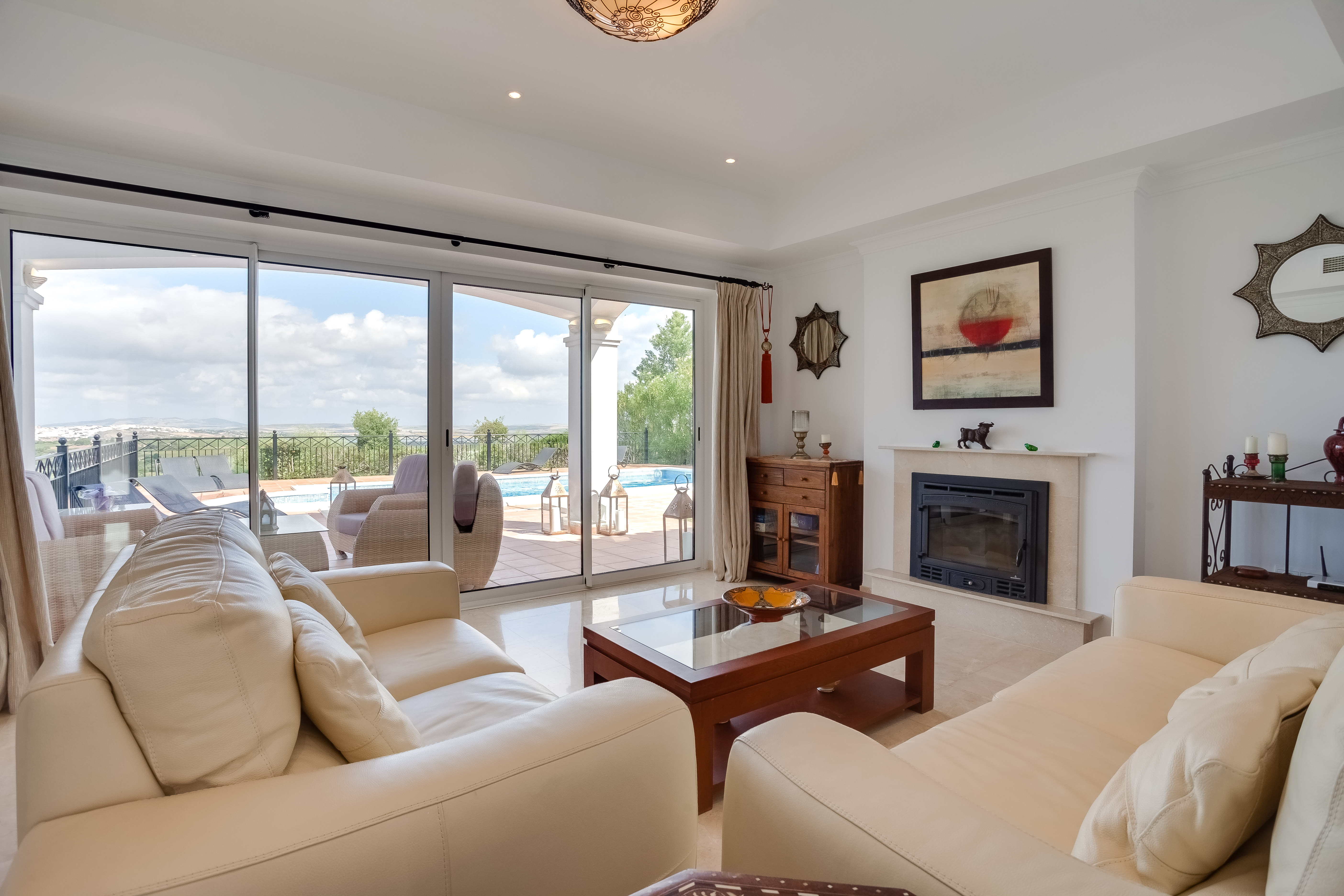 Villa Four Bedrooms Three Bathrooms