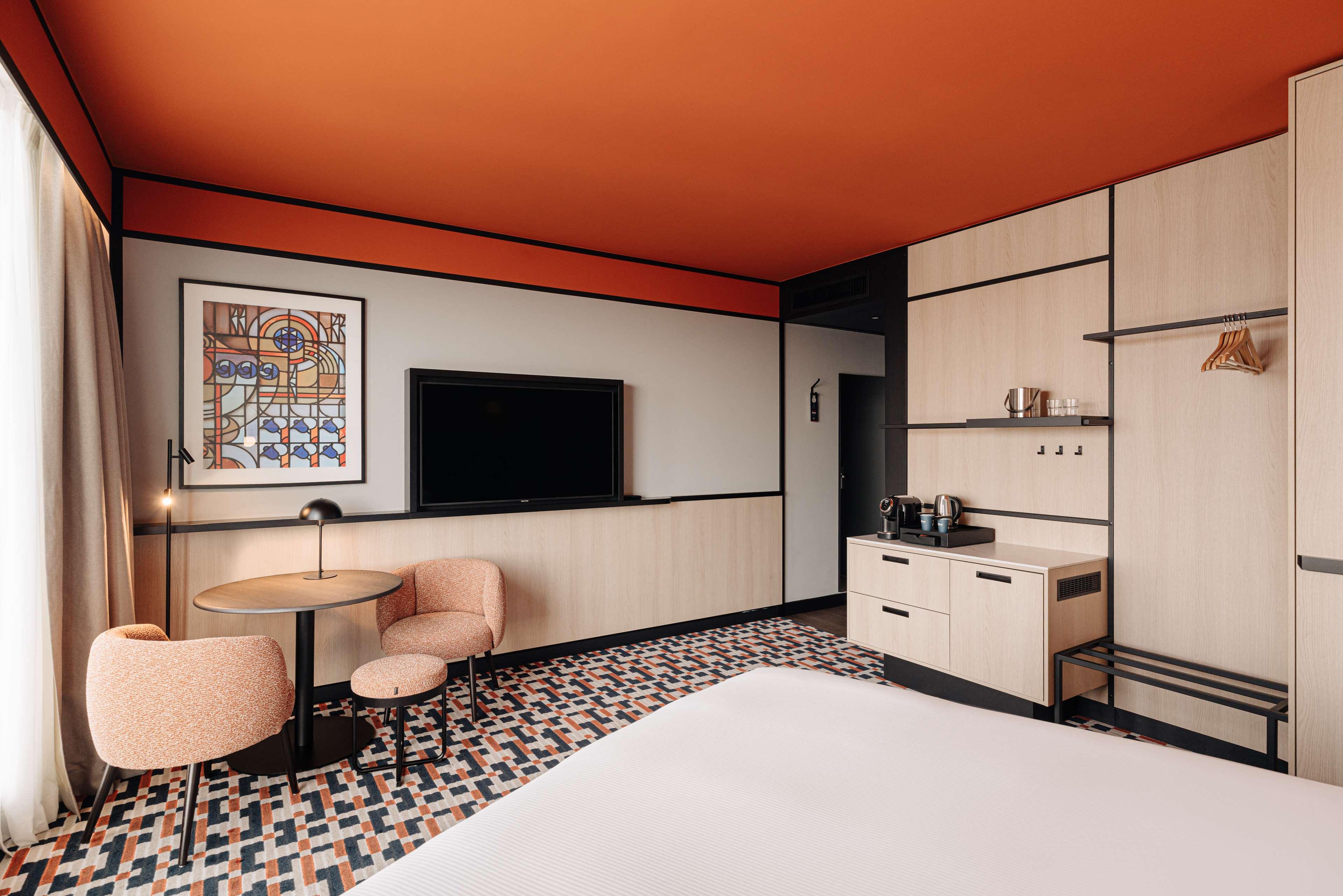 Double City View King Bed