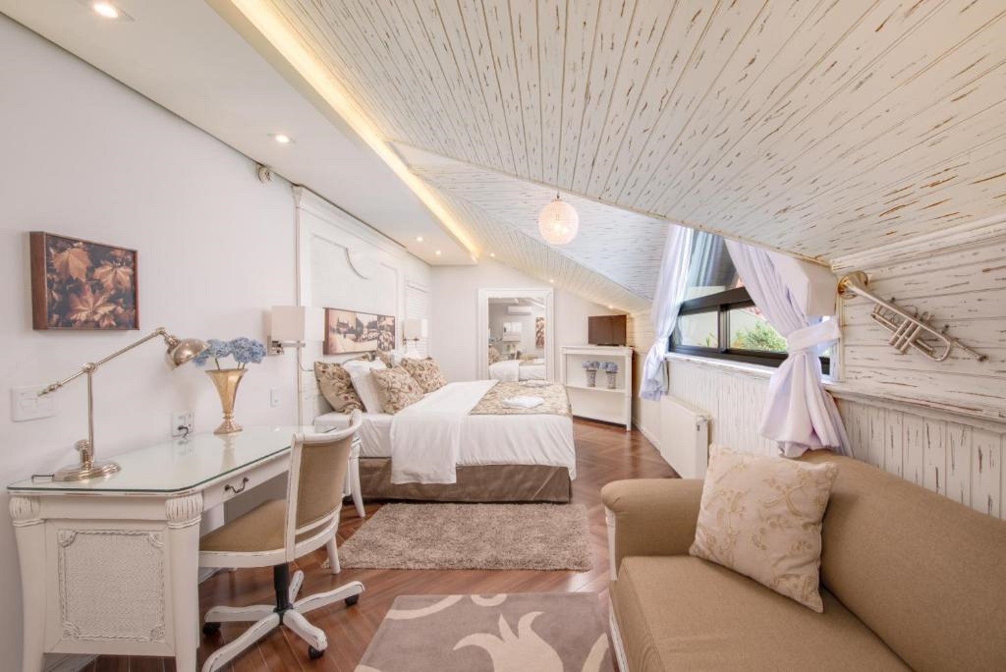 Junior Suite with Balcony