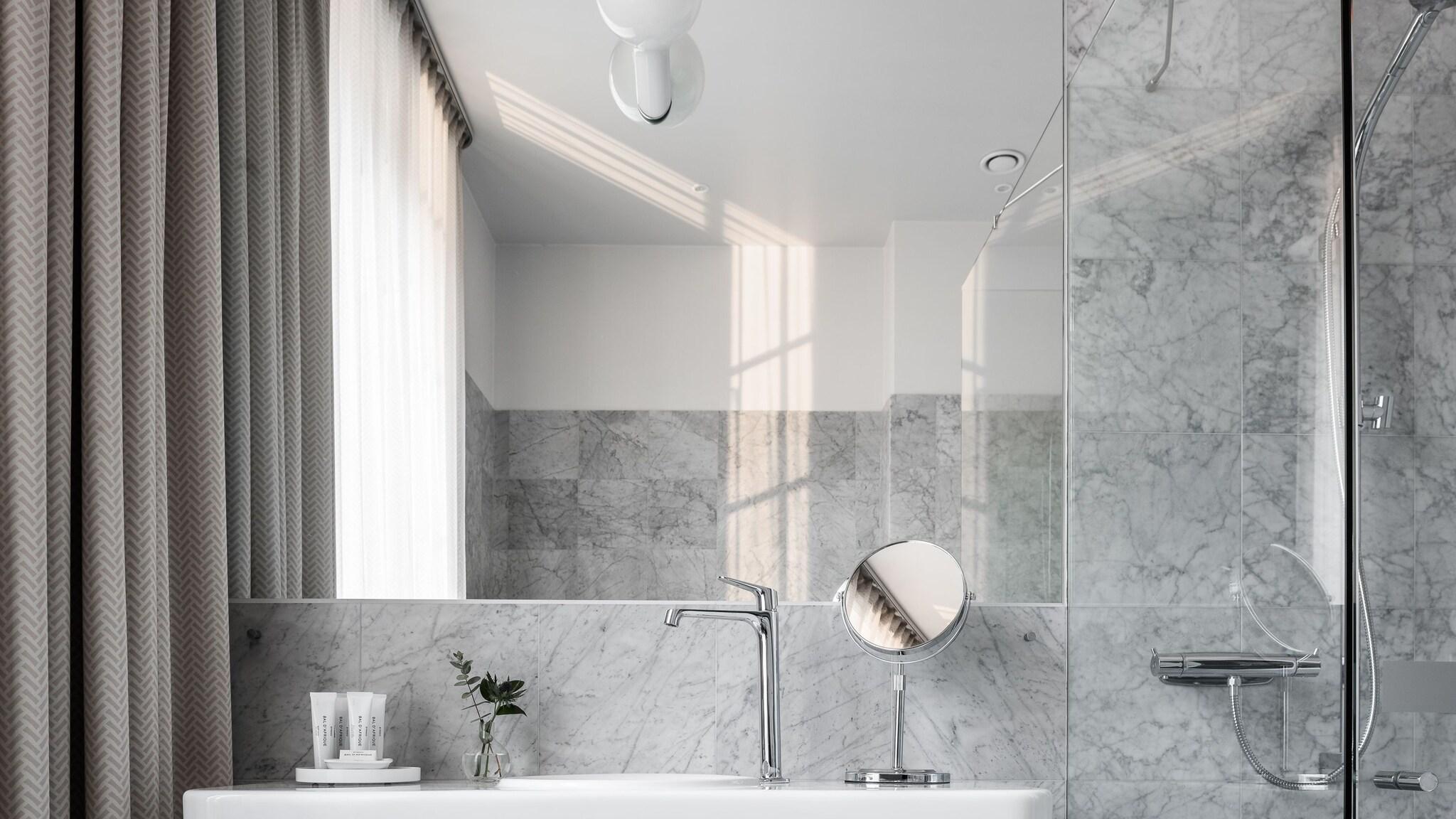 Junior Suite King Size Bed