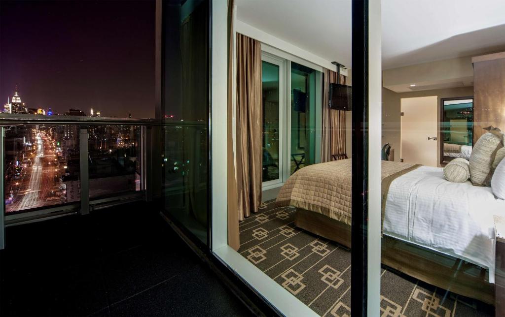 Room City View Queen Bed