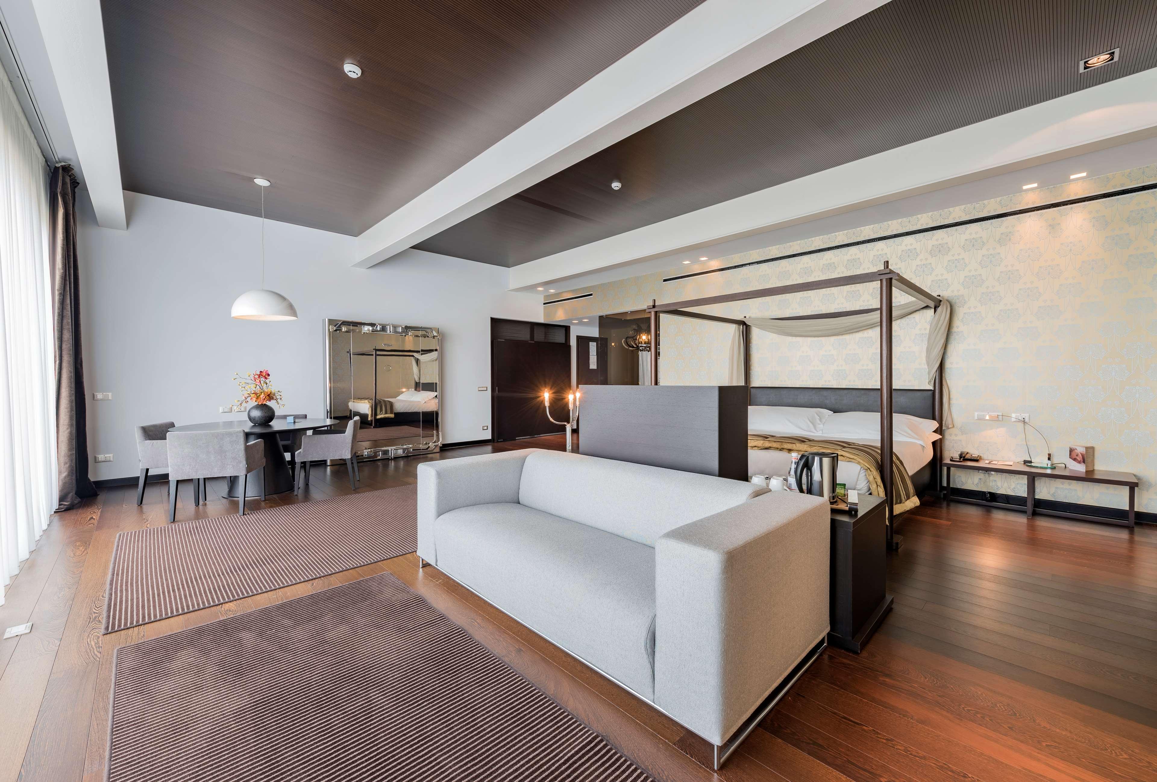 Junior Suite King Size Bed