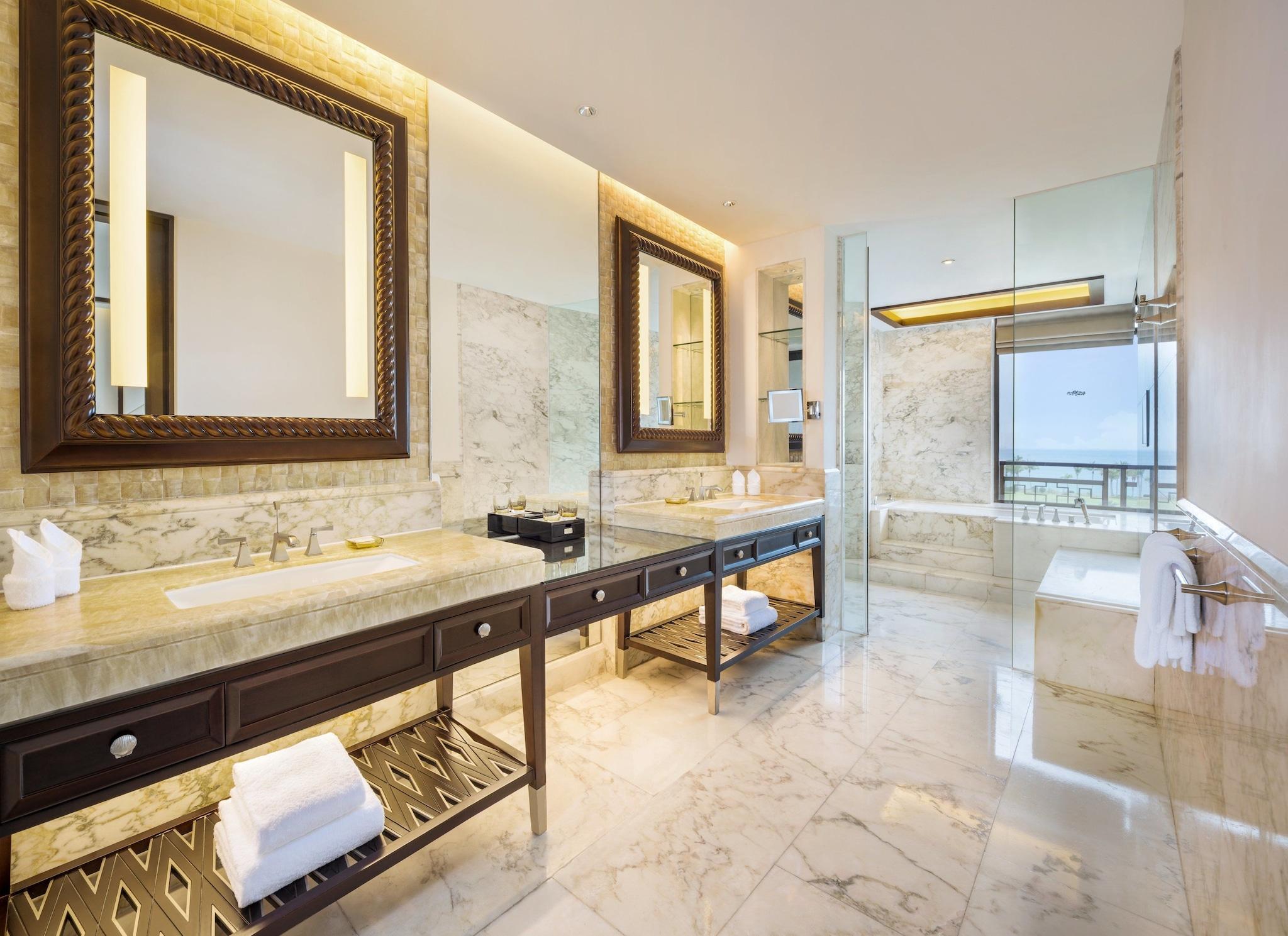 Suite Ocean View King Bed