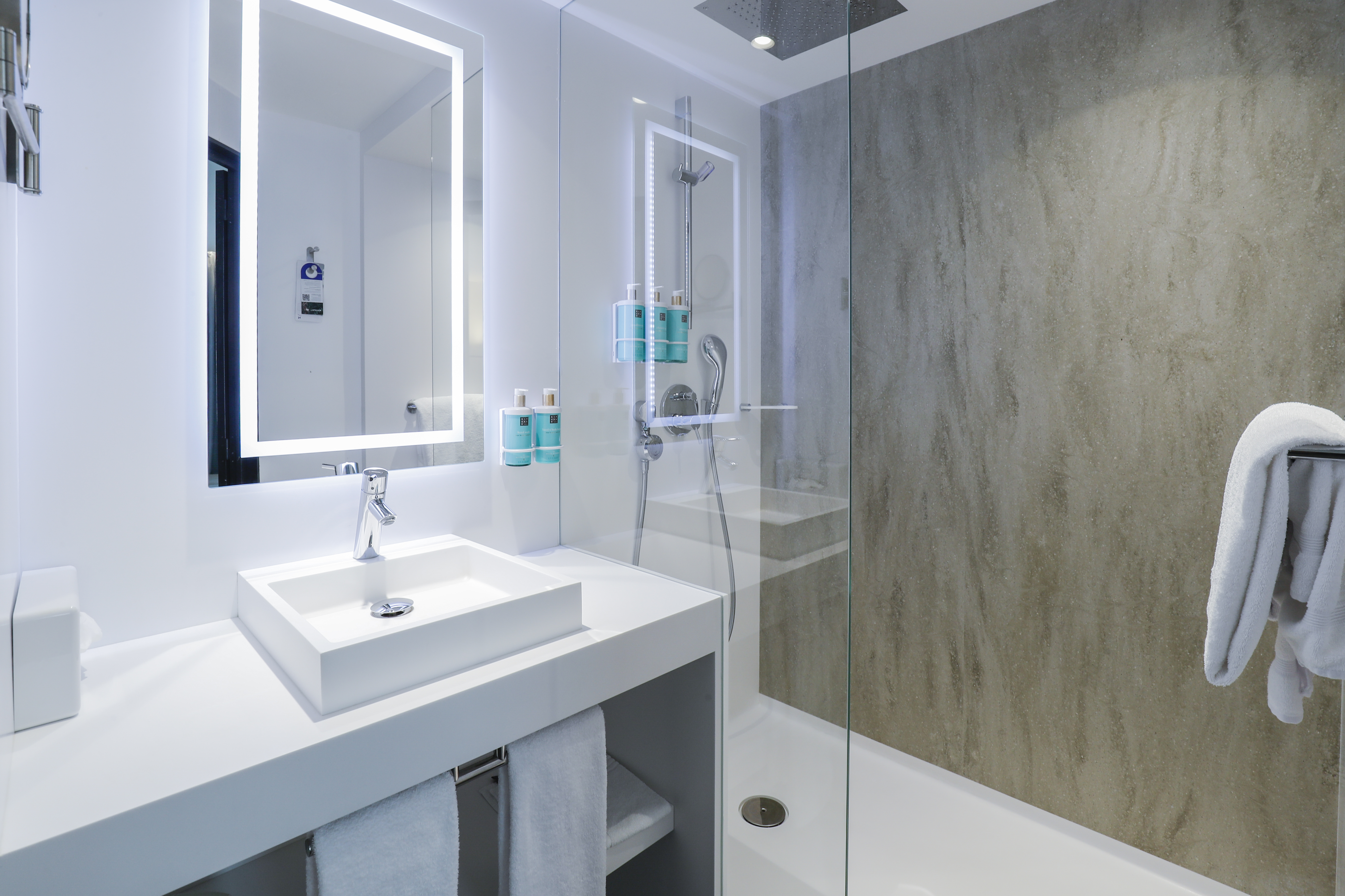 Double Executive Queen Bed