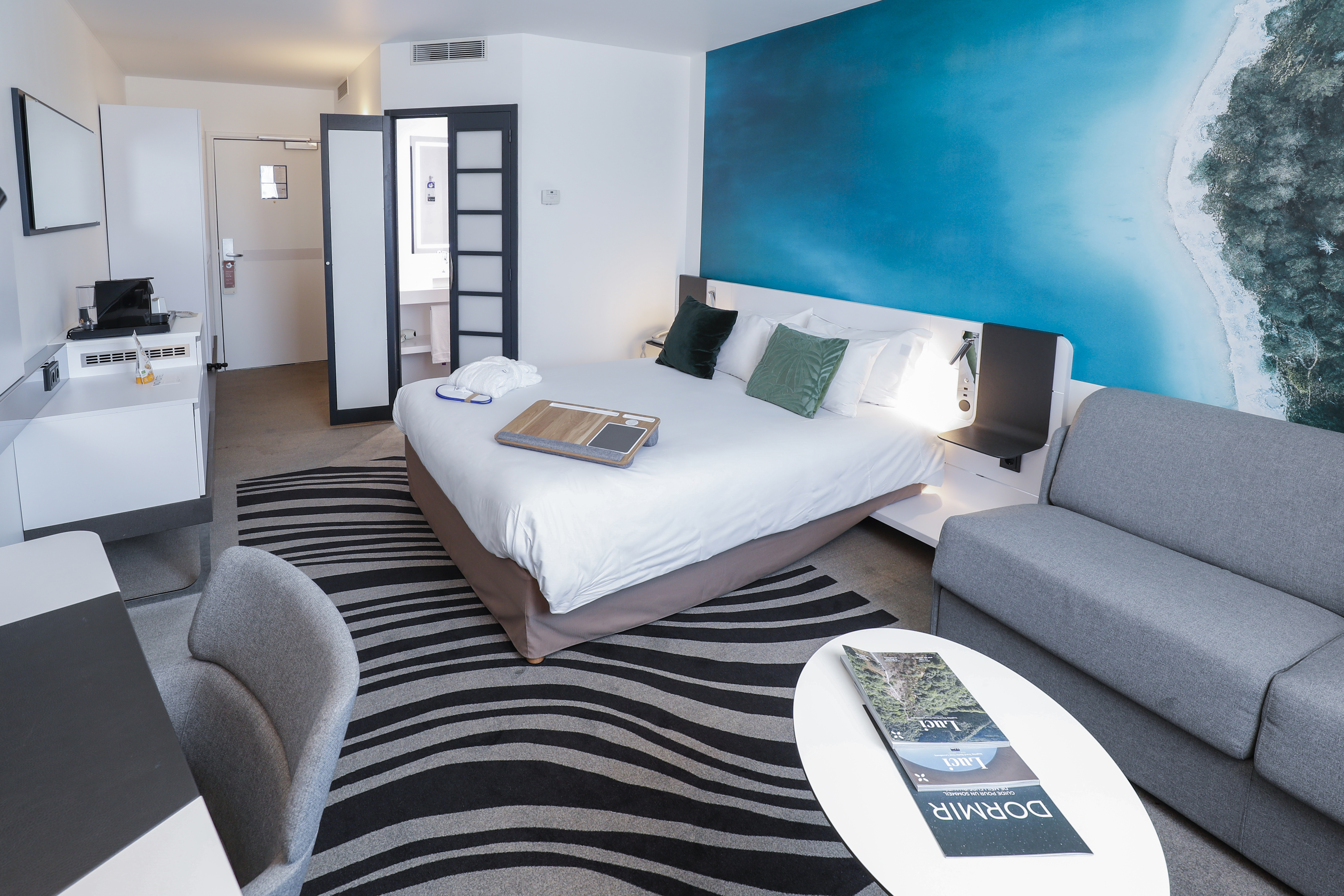 Double Executive Queen Bed