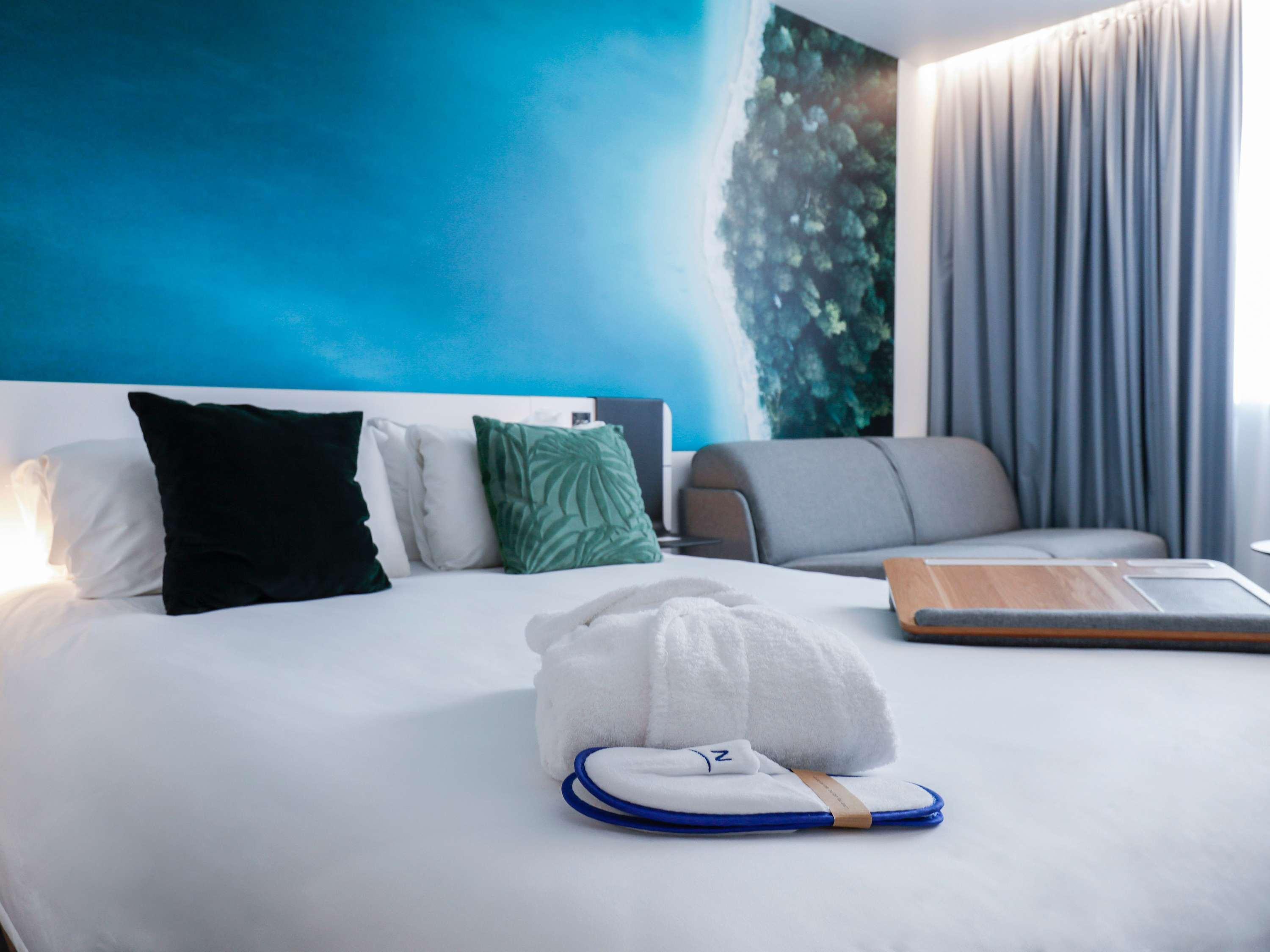 Double Executive Queen Bed