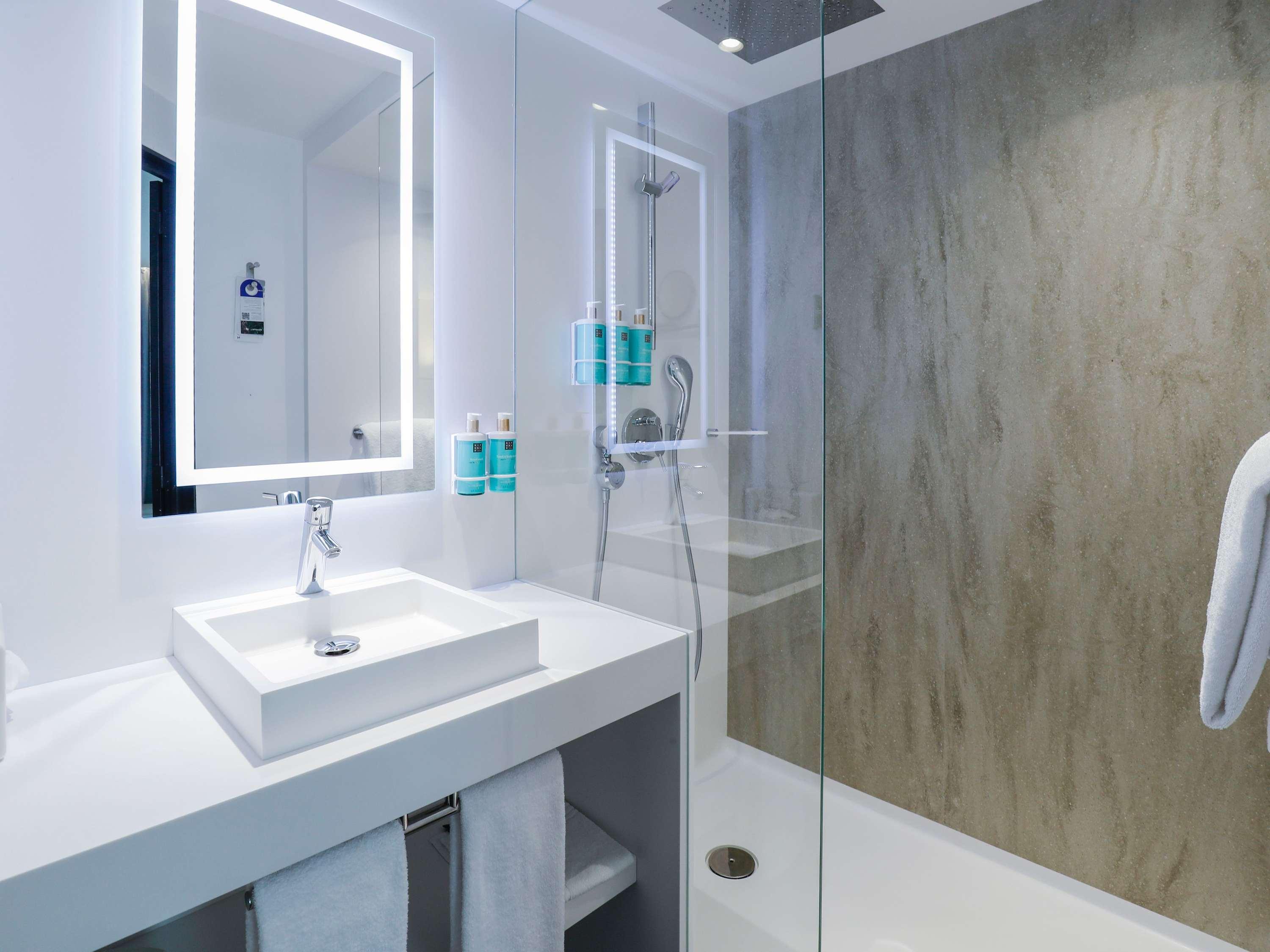 Double Executive Queen Bed