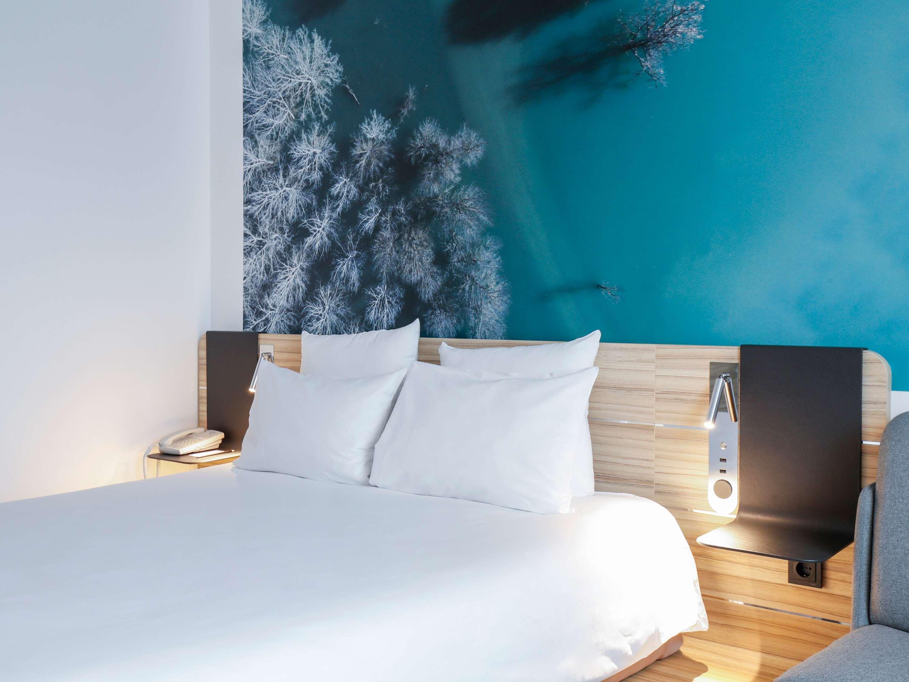 Double Classic Queen Bed