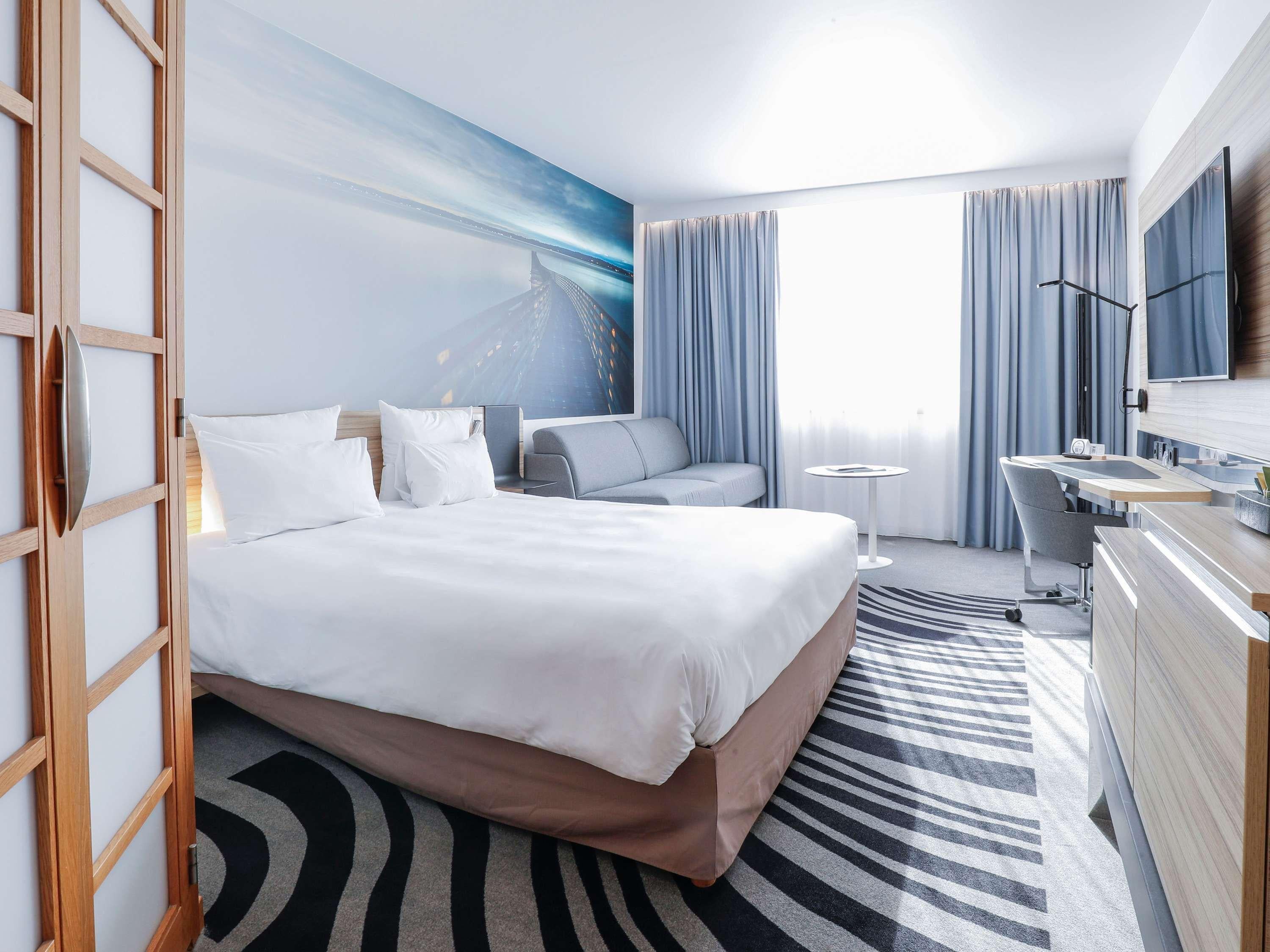 Double Classic Queen Bed