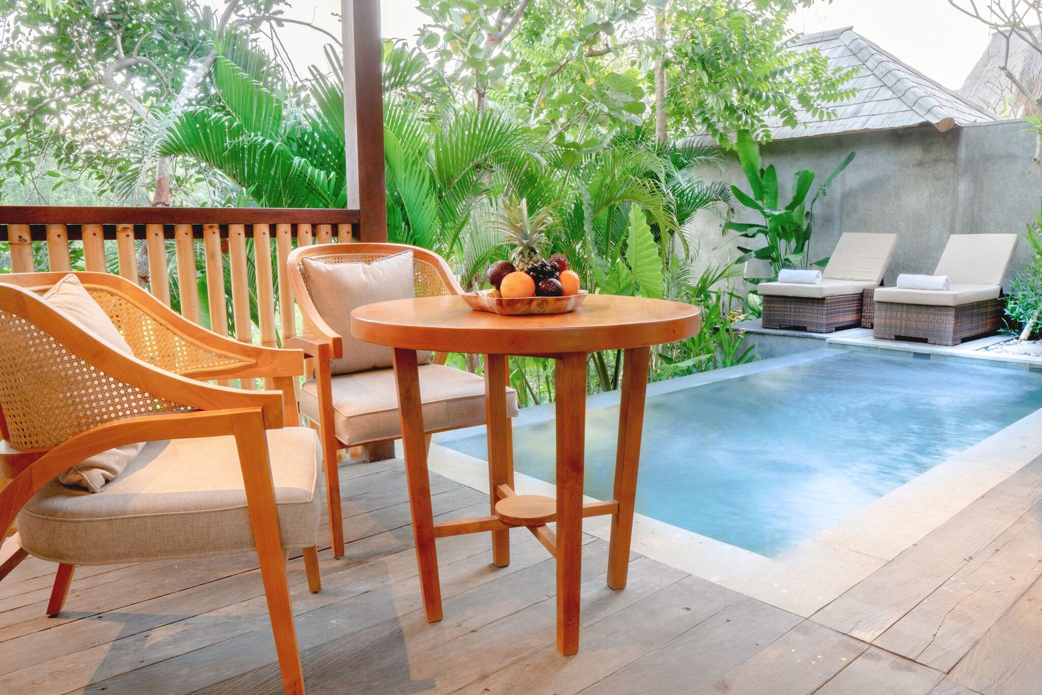 Suite Pool View King Bed