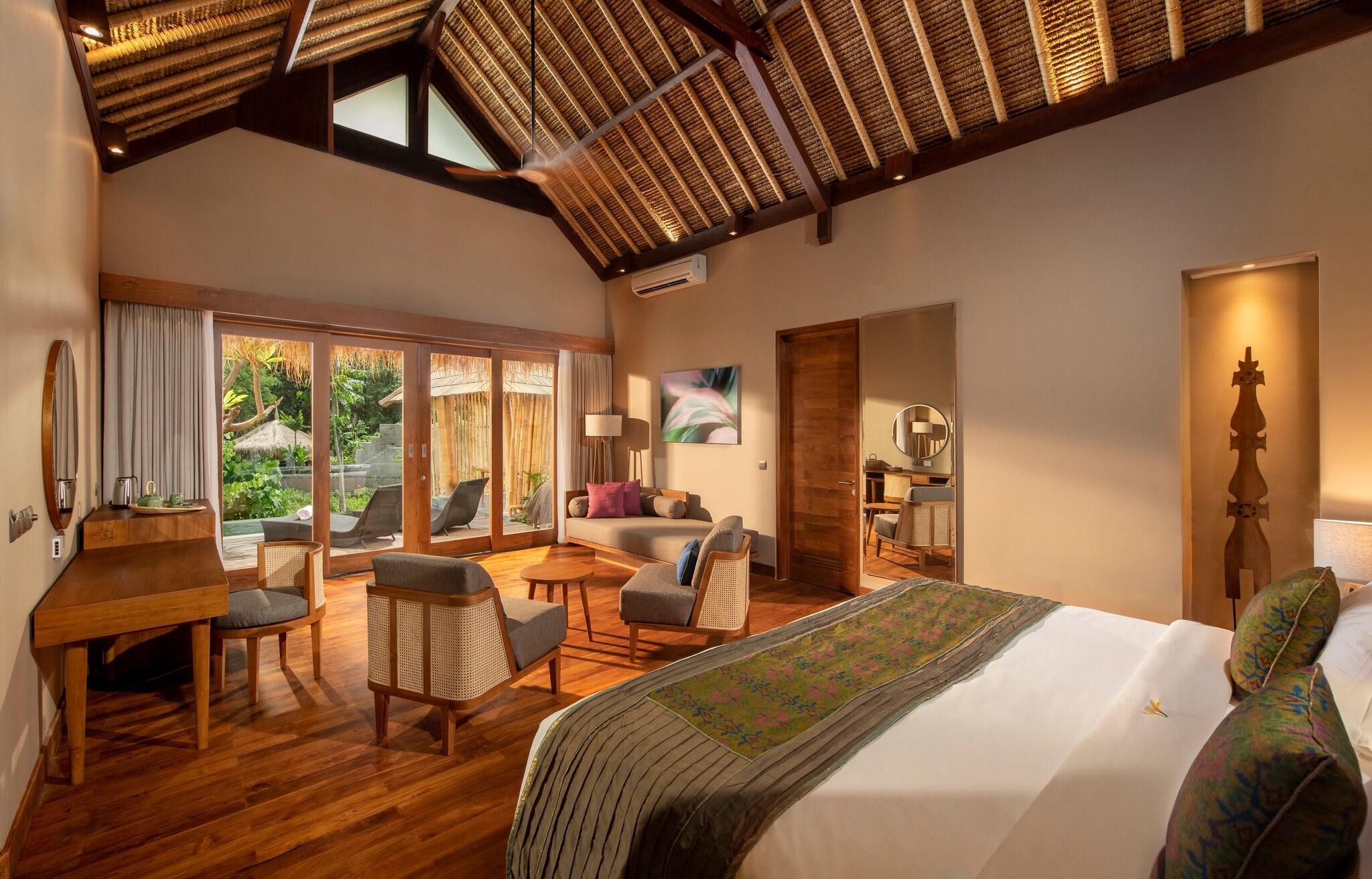 Suite Pool View King Bed